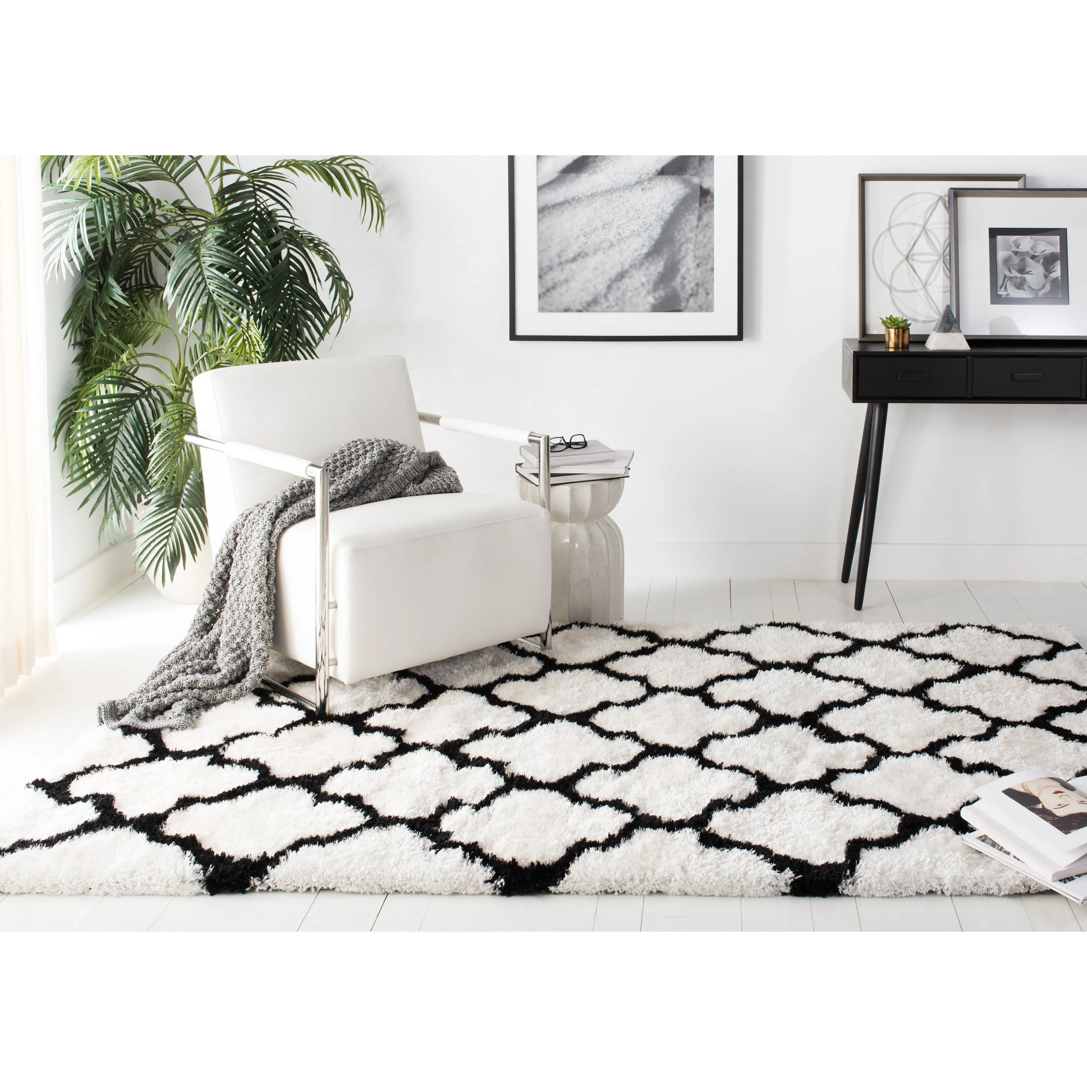 SAFAVIEH Handmade Barcelona Shag Kiyo Polyester Rug