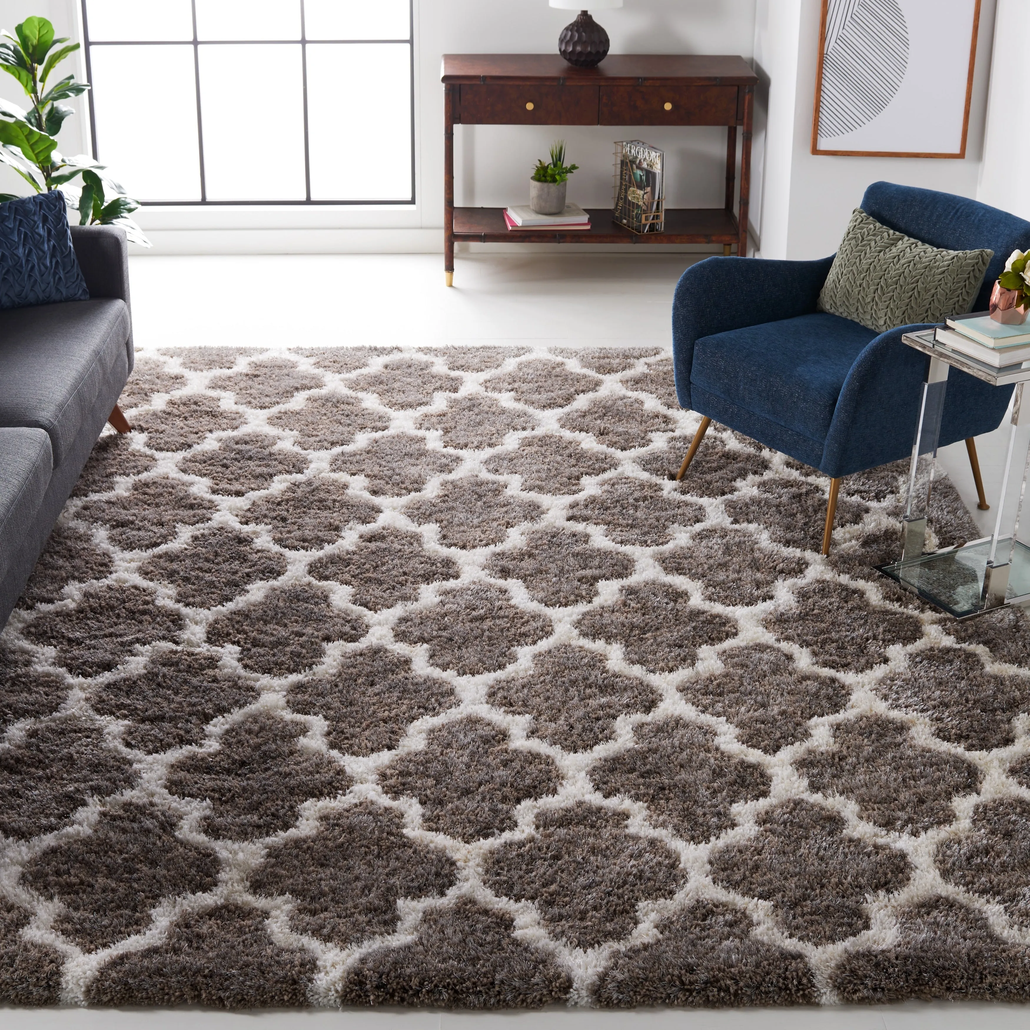 SAFAVIEH Handmade Barcelona Shag Kiyo Polyester Rug