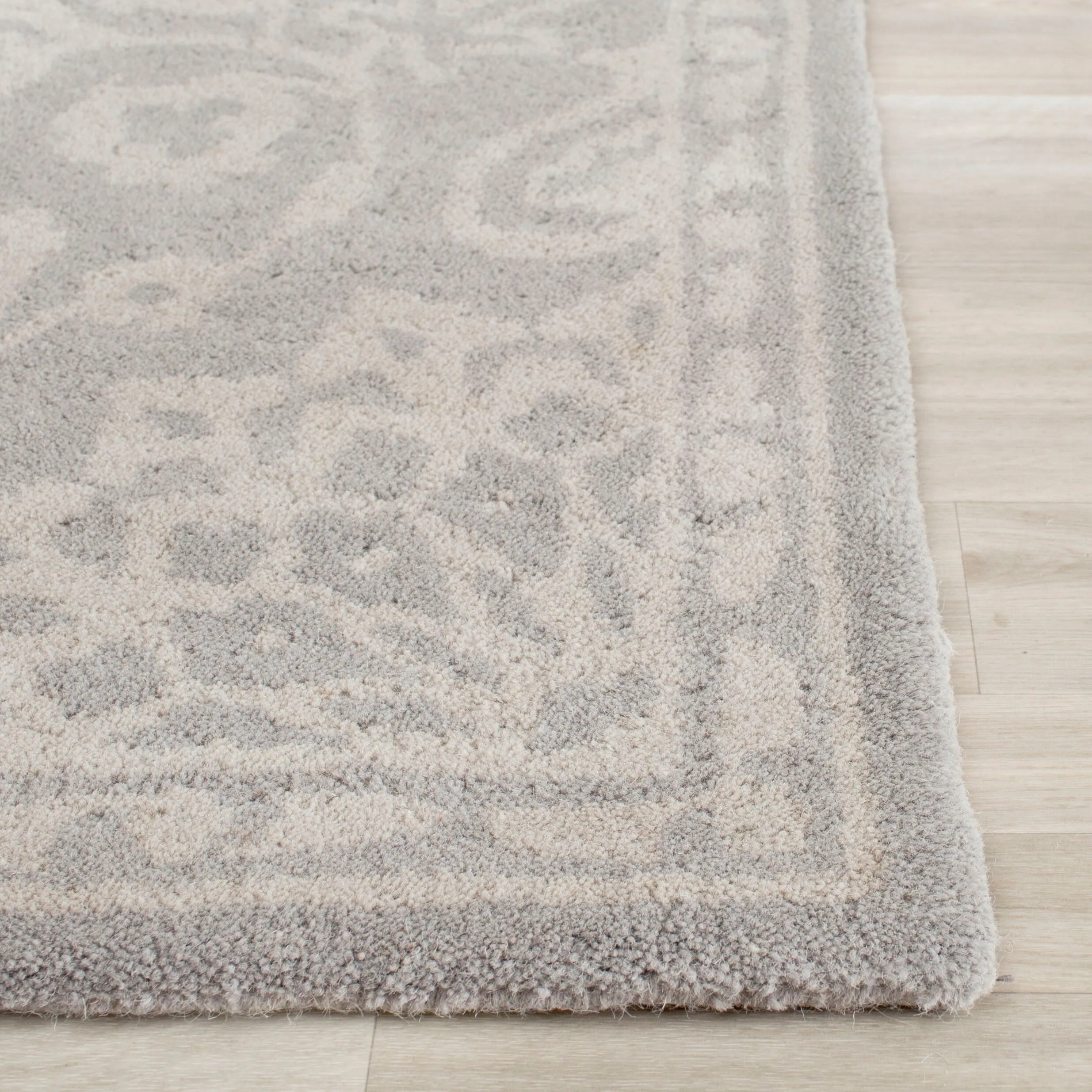 SAFAVIEH Handmade Bella Armani Modern Floral Wool Rug
