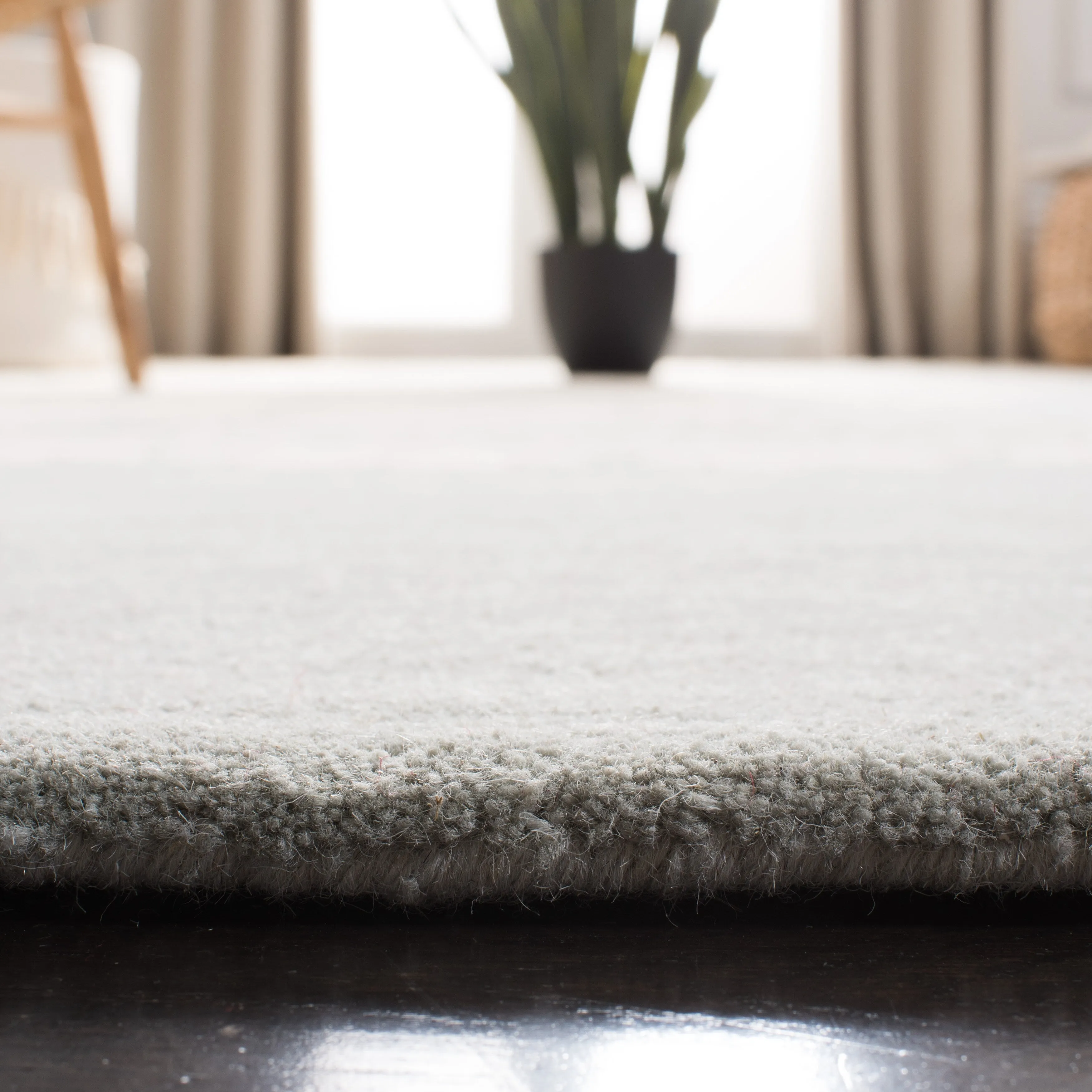 SAFAVIEH Handmade Bella Heerine Modern Floral Wool Rug