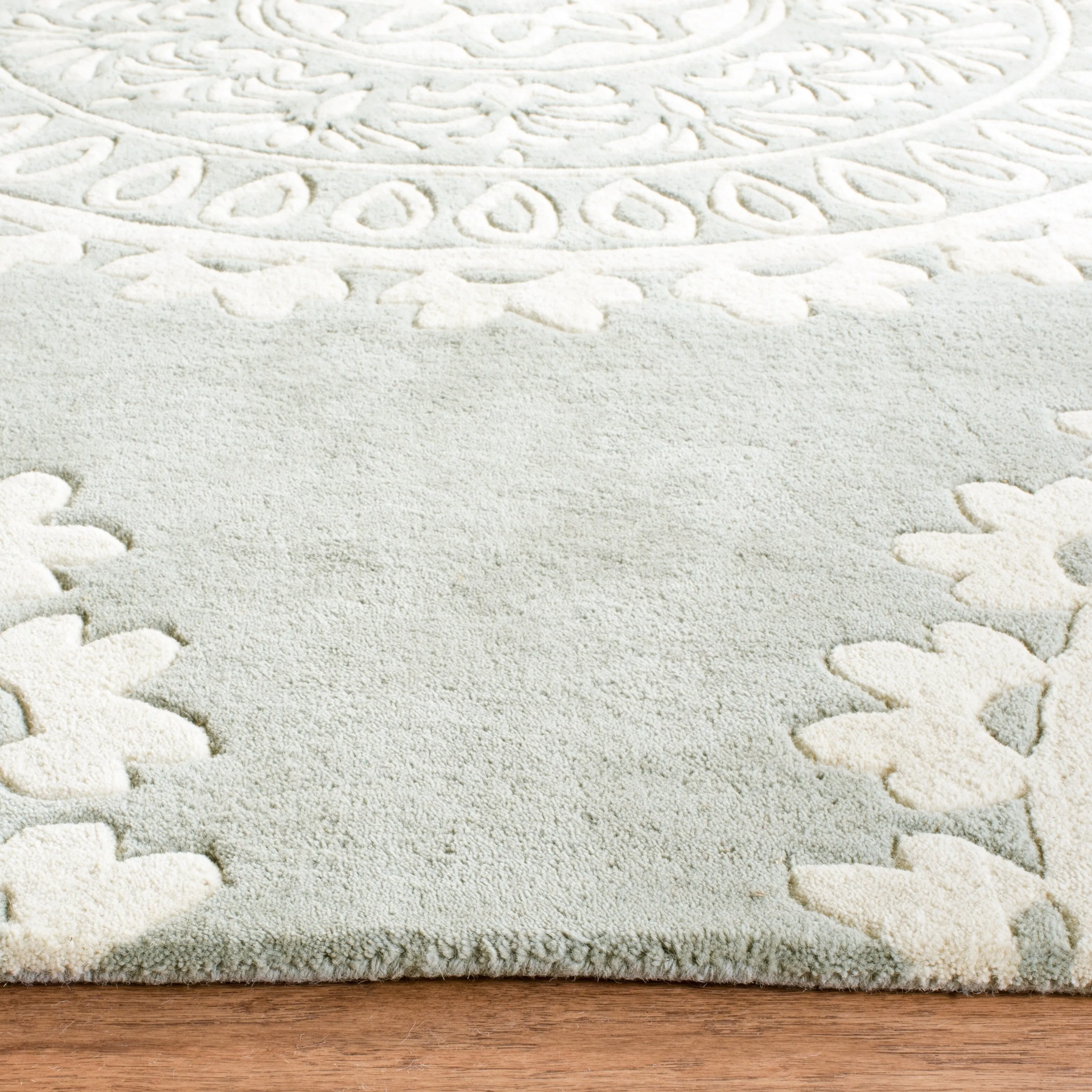 SAFAVIEH Handmade Bella Heerine Modern Floral Wool Rug