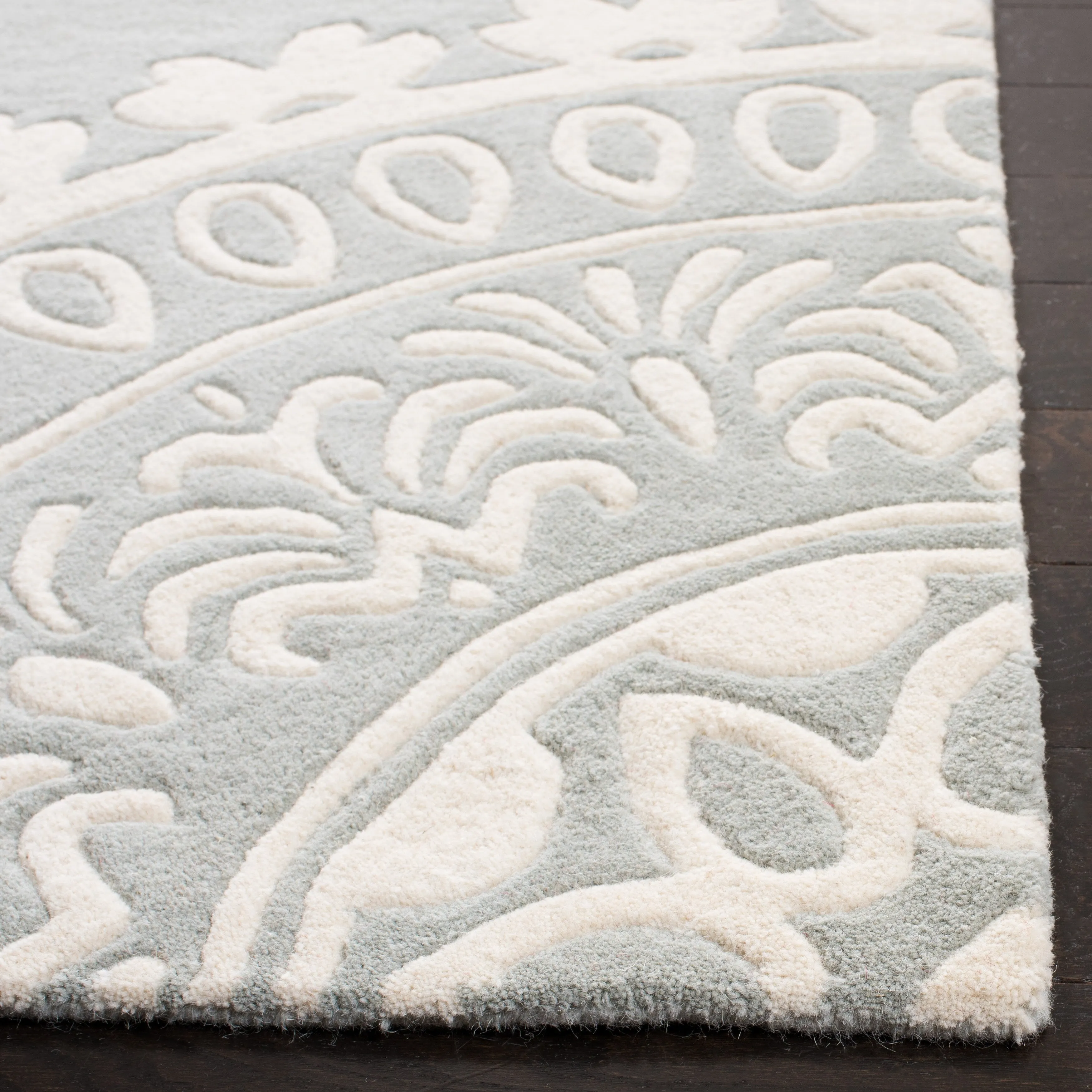 SAFAVIEH Handmade Bella Heerine Modern Floral Wool Rug