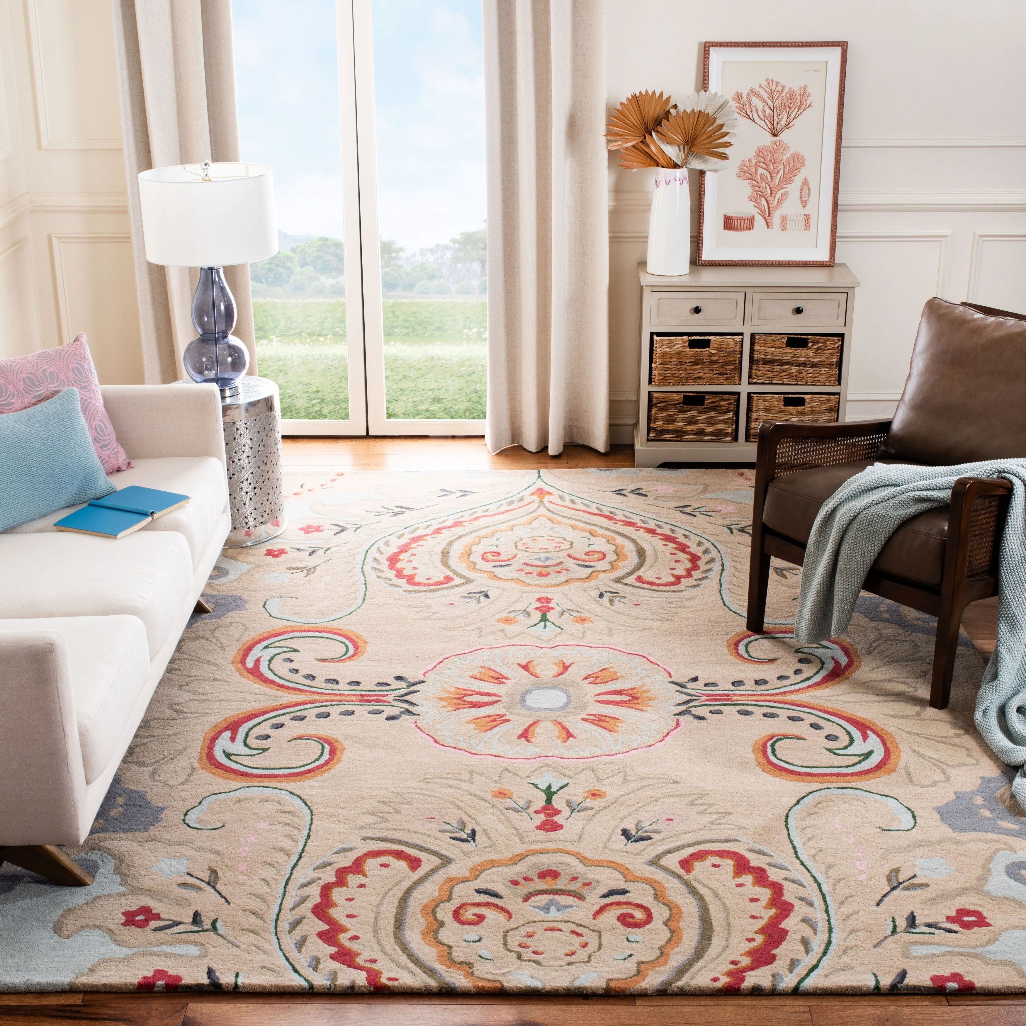 SAFAVIEH Handmade Bella Manjulata Floral Wool Rug