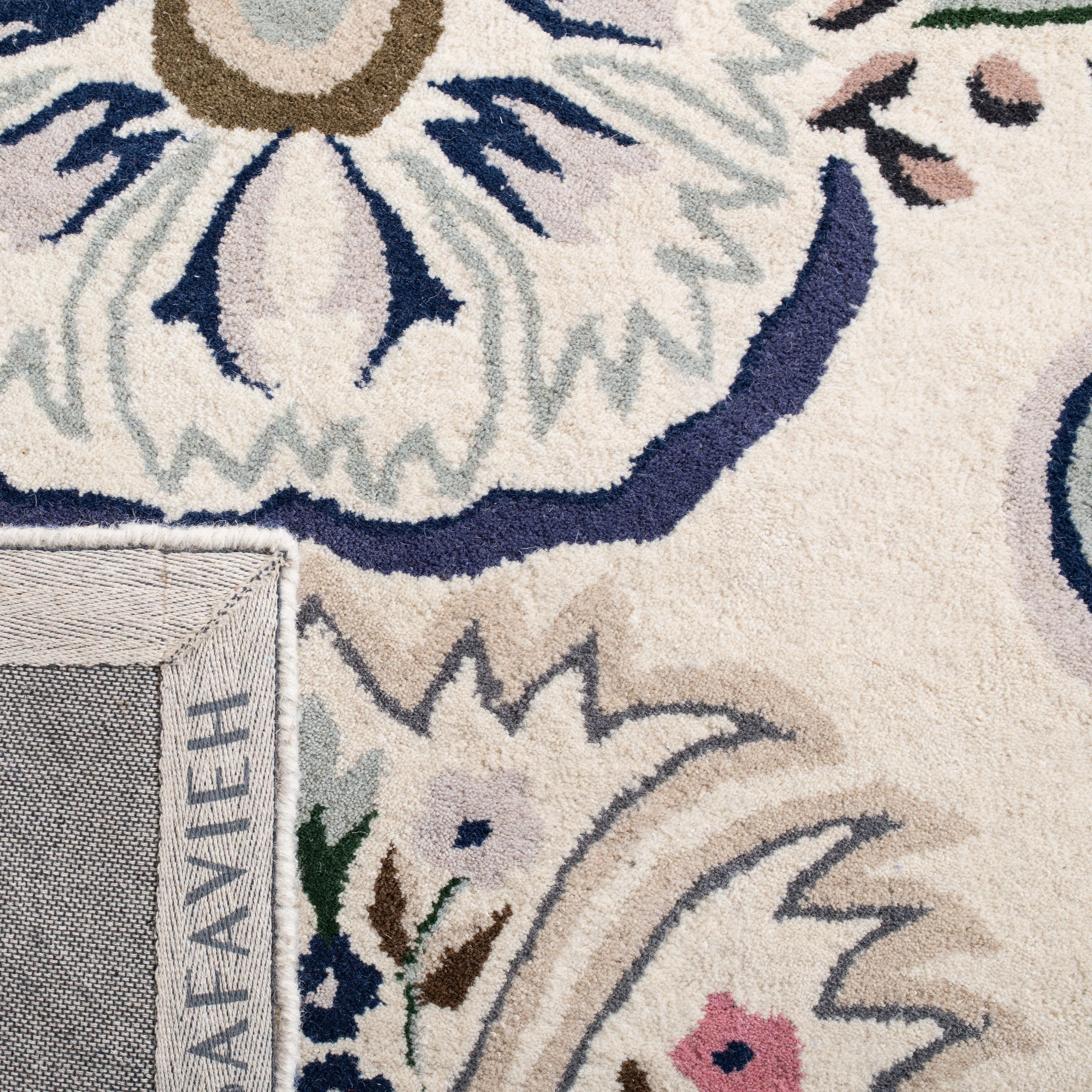 SAFAVIEH Handmade Bella Manjulata Floral Wool Rug