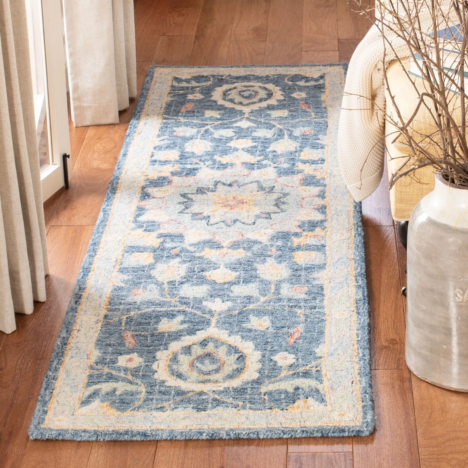 SAFAVIEH Handmade Blossom Gliceria Modern Floral Wool Rug