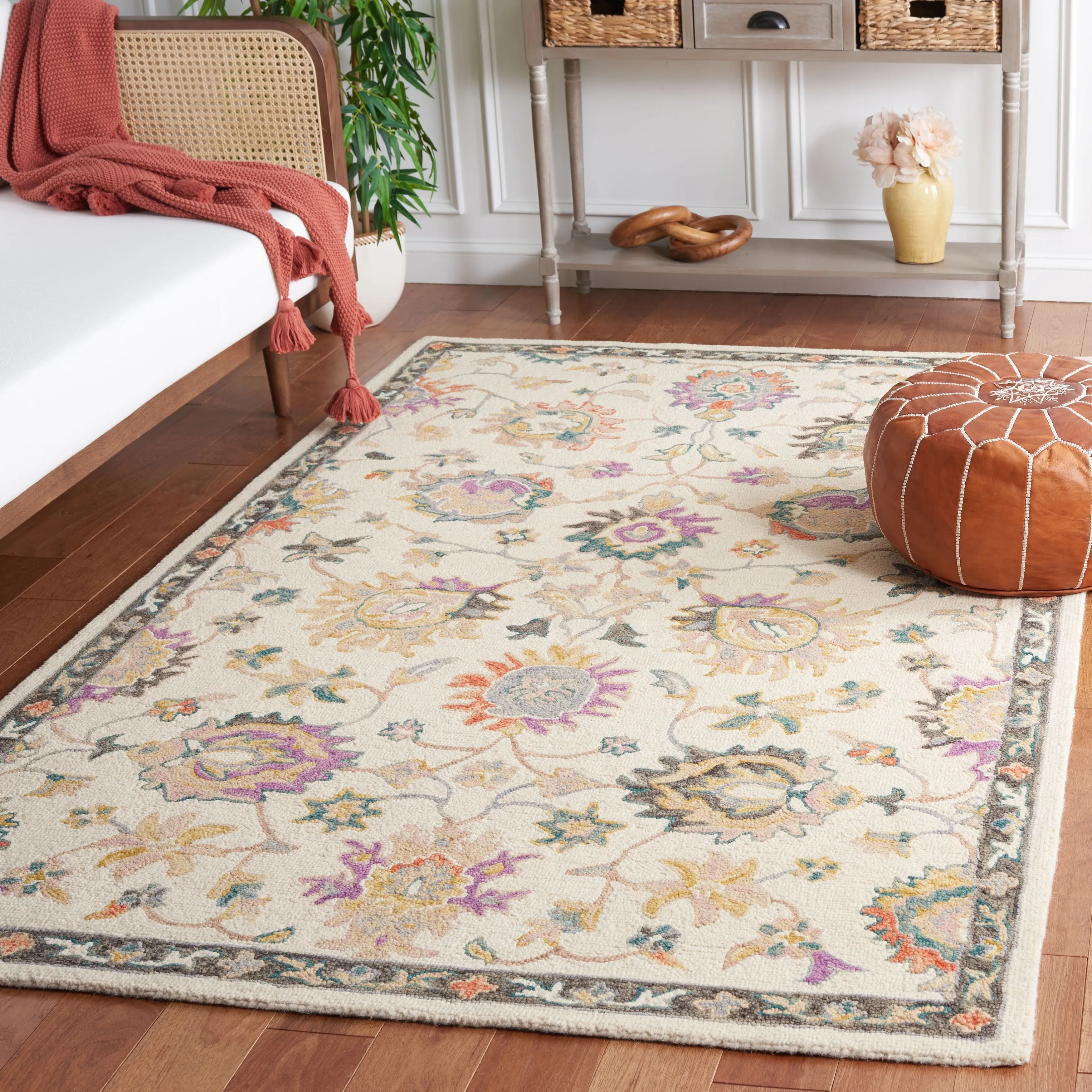 SAFAVIEH Handmade Blossom Jacoba Floral Wool Rug