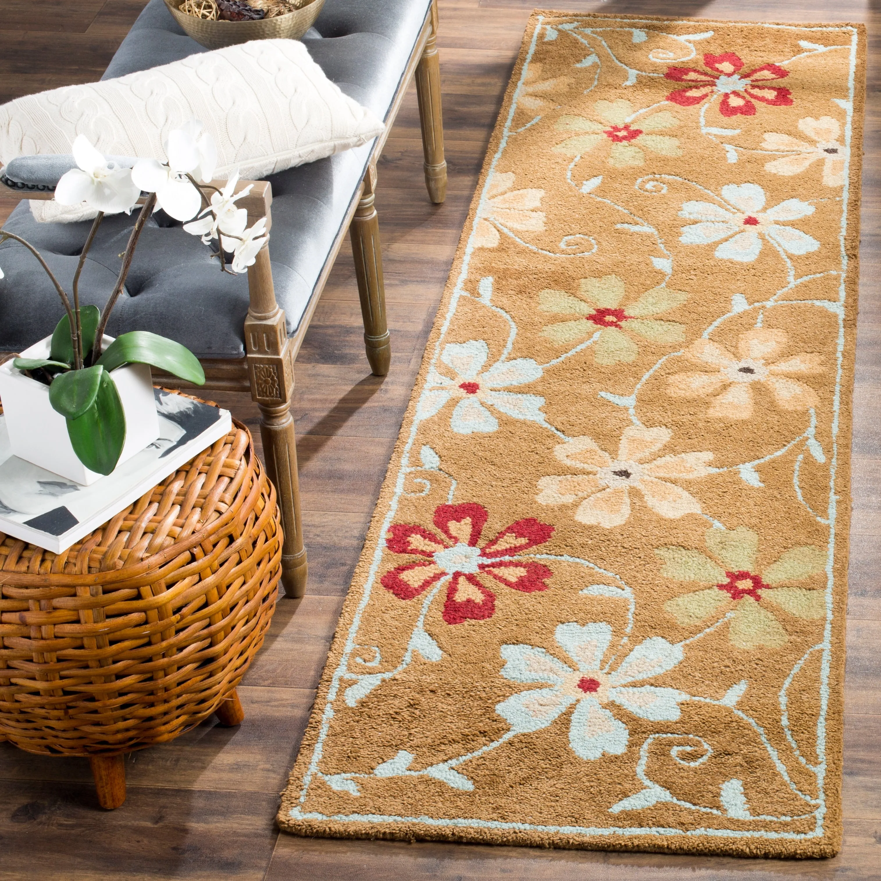 SAFAVIEH Handmade Blossom Jayasri Modern Floral Wool Rug