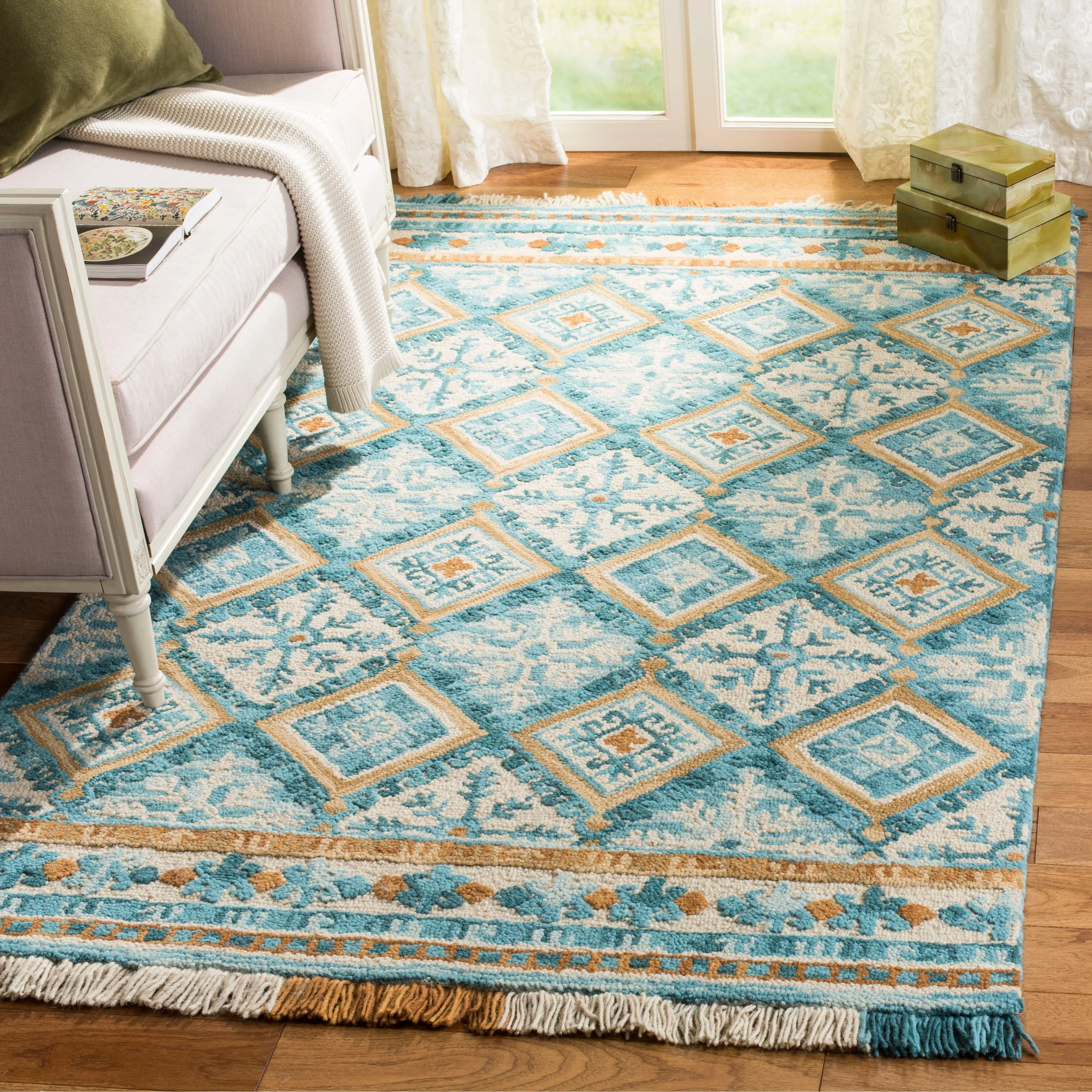 SAFAVIEH Handmade Blossom Kokoro Modern Floral Wool Rug
