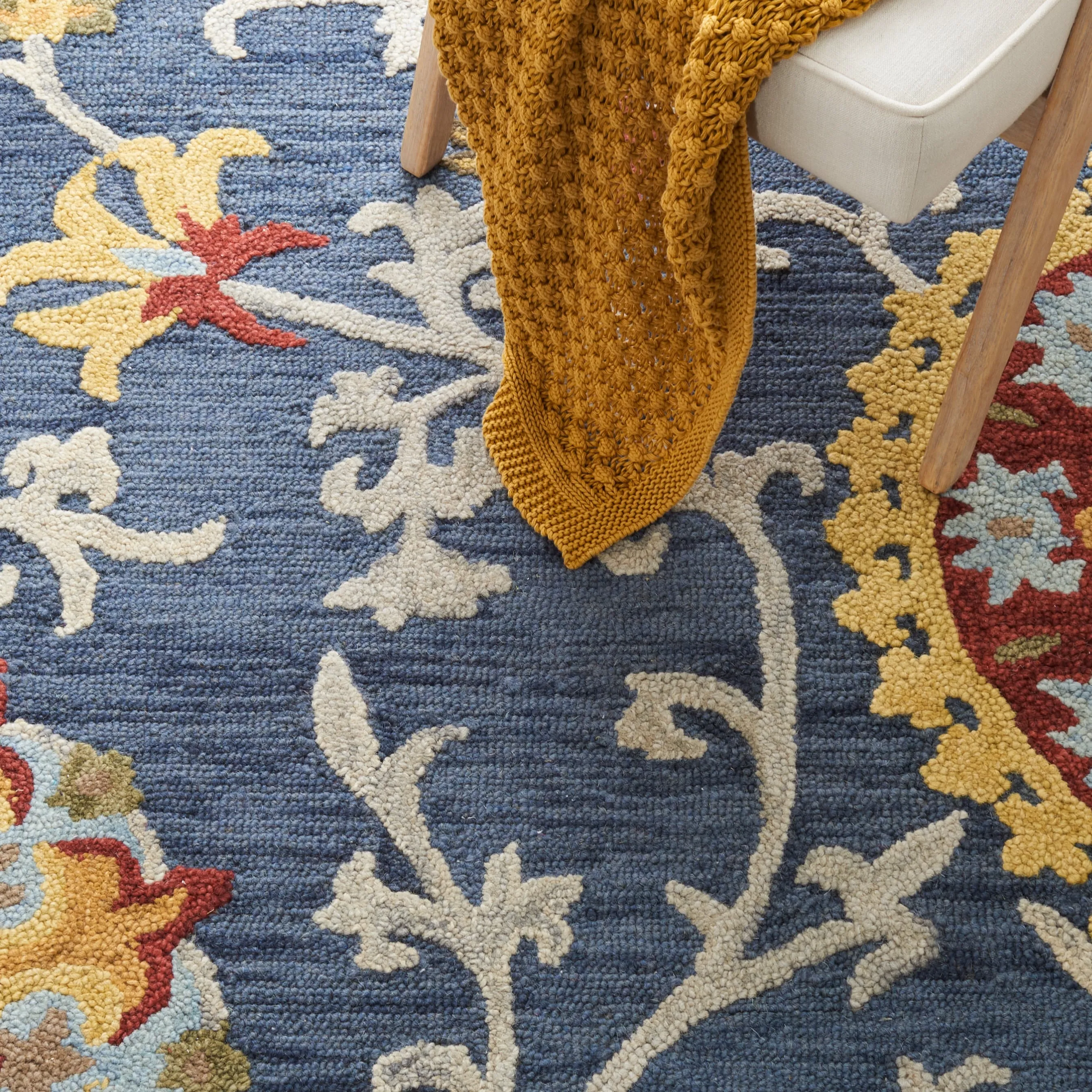 SAFAVIEH Handmade Blossom Maaret Modern Floral Wool Rug