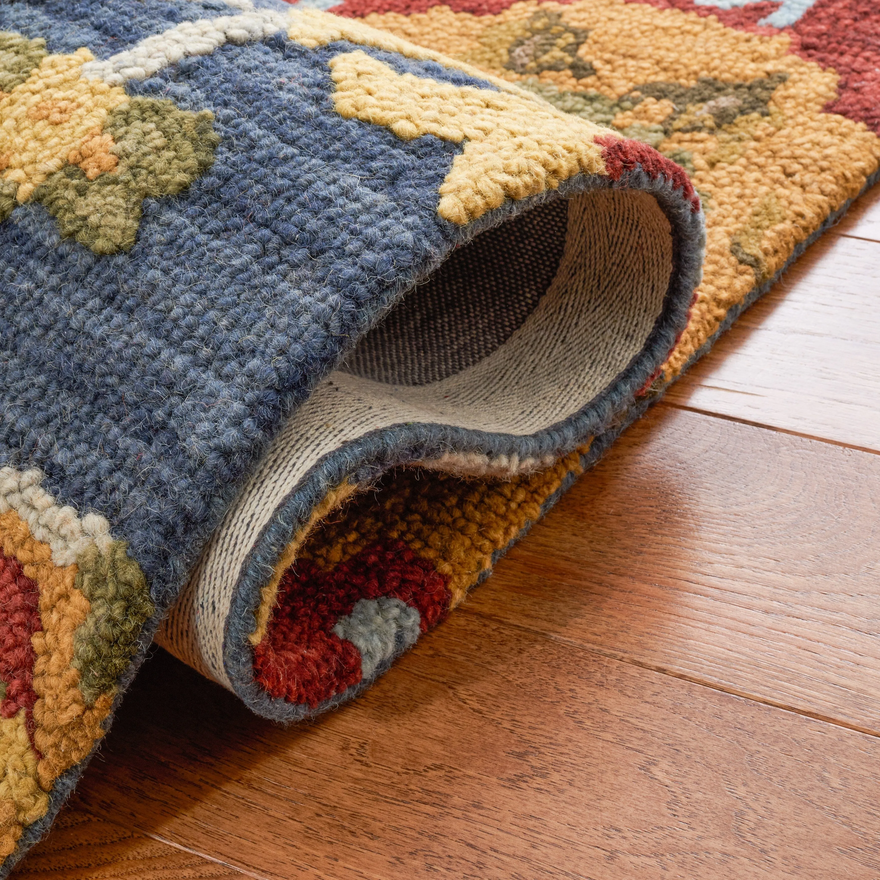 SAFAVIEH Handmade Blossom Maaret Modern Floral Wool Rug