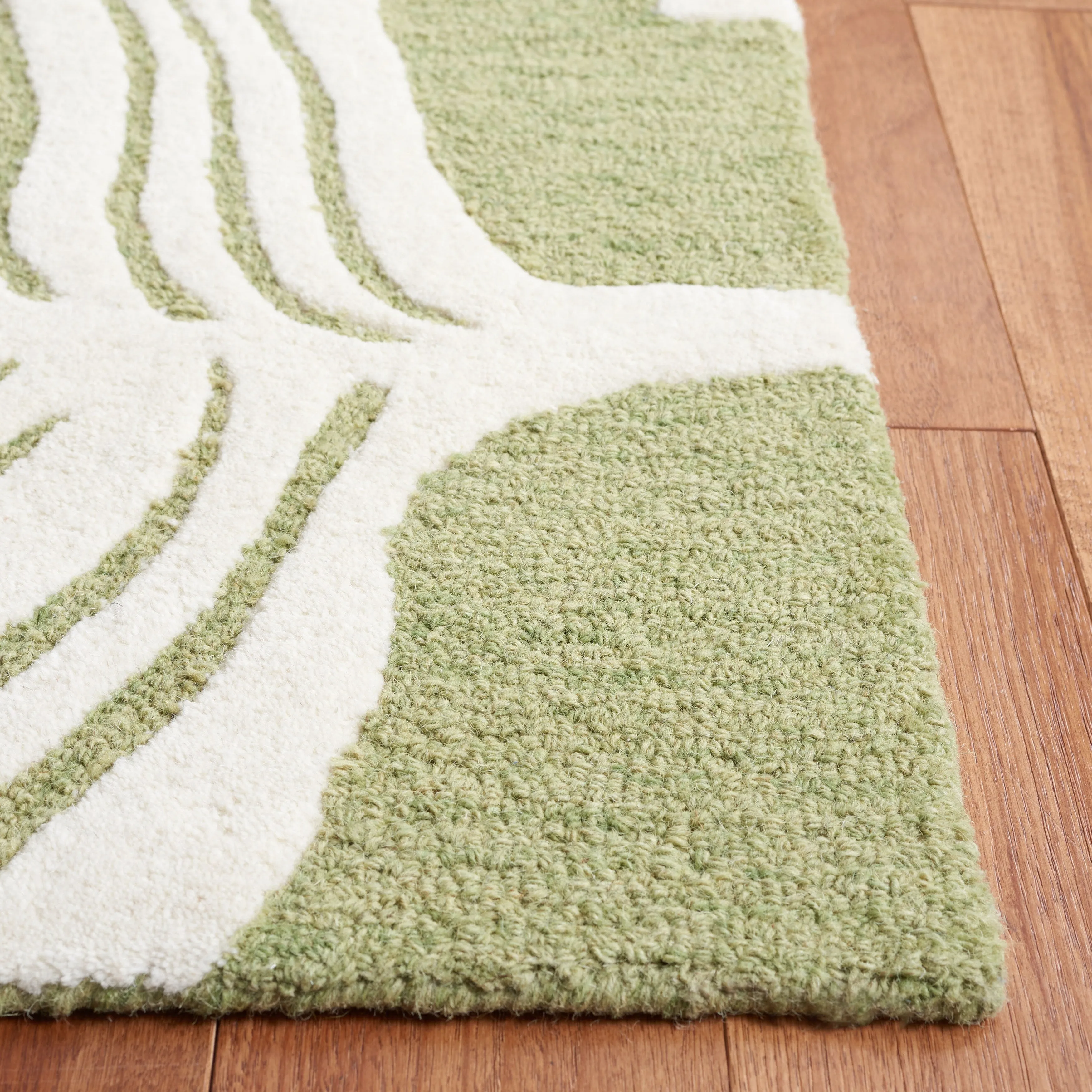 SAFAVIEH Handmade Blossom Neelam Contemporary Wool Rug