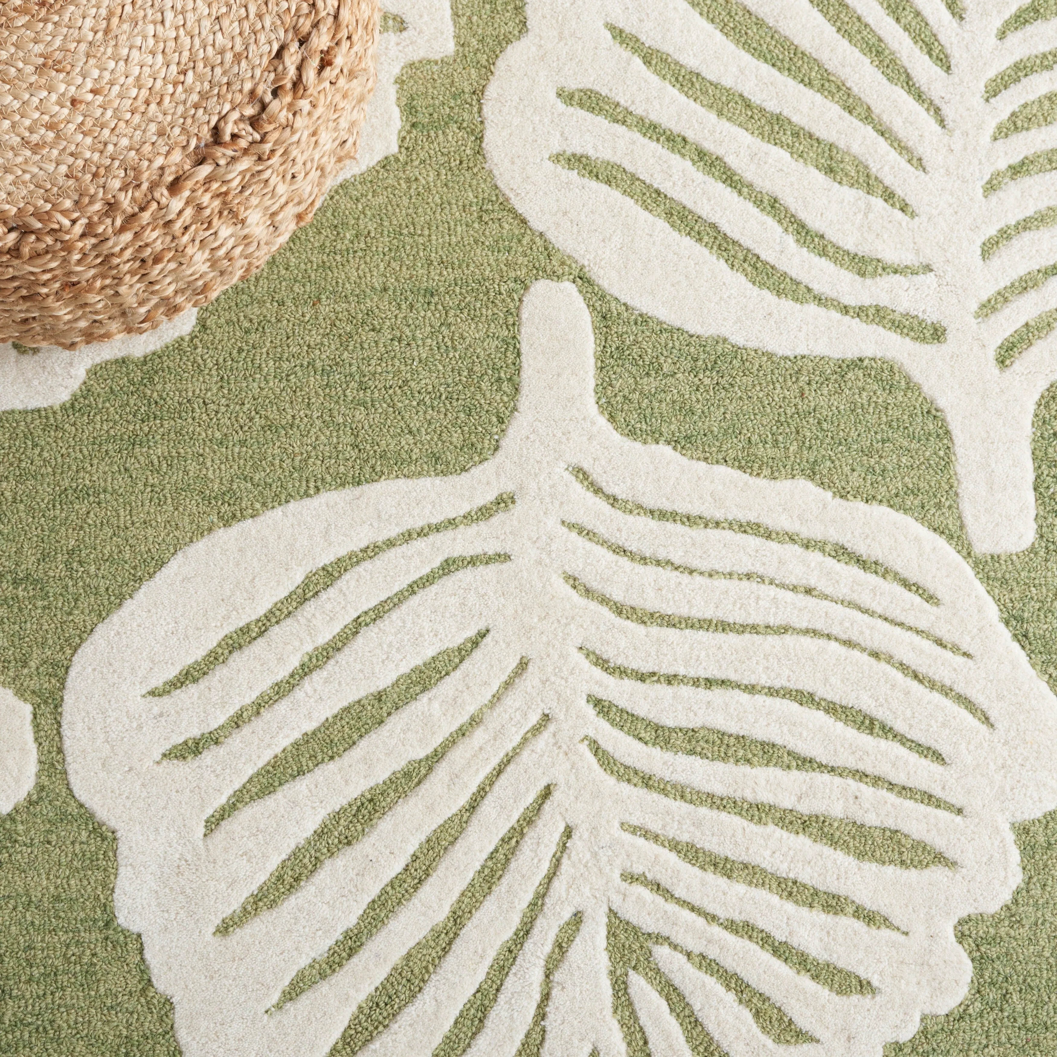 SAFAVIEH Handmade Blossom Neelam Contemporary Wool Rug