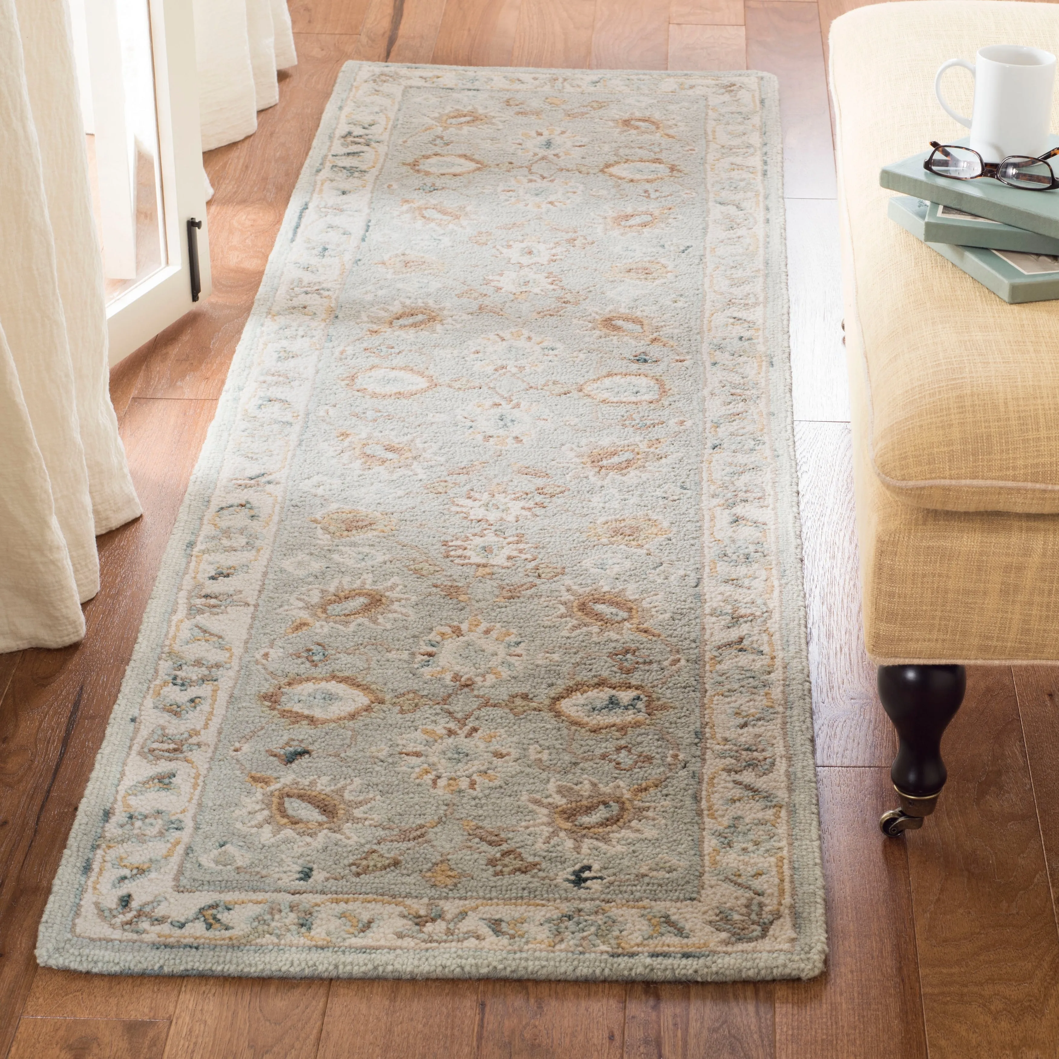 SAFAVIEH Handmade Blossom Riki Modern Floral Wool Rug