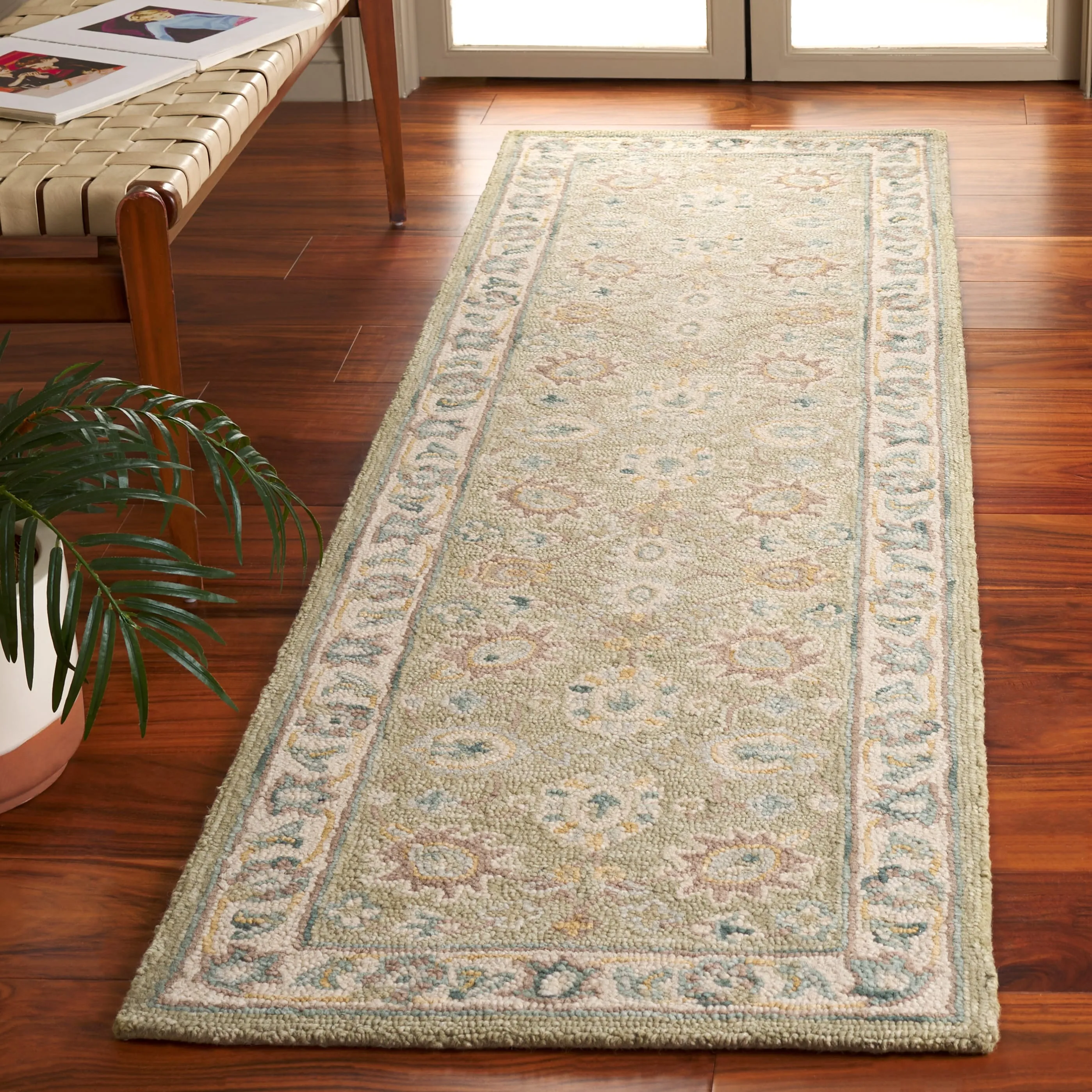 SAFAVIEH Handmade Blossom Riki Modern Floral Wool Rug