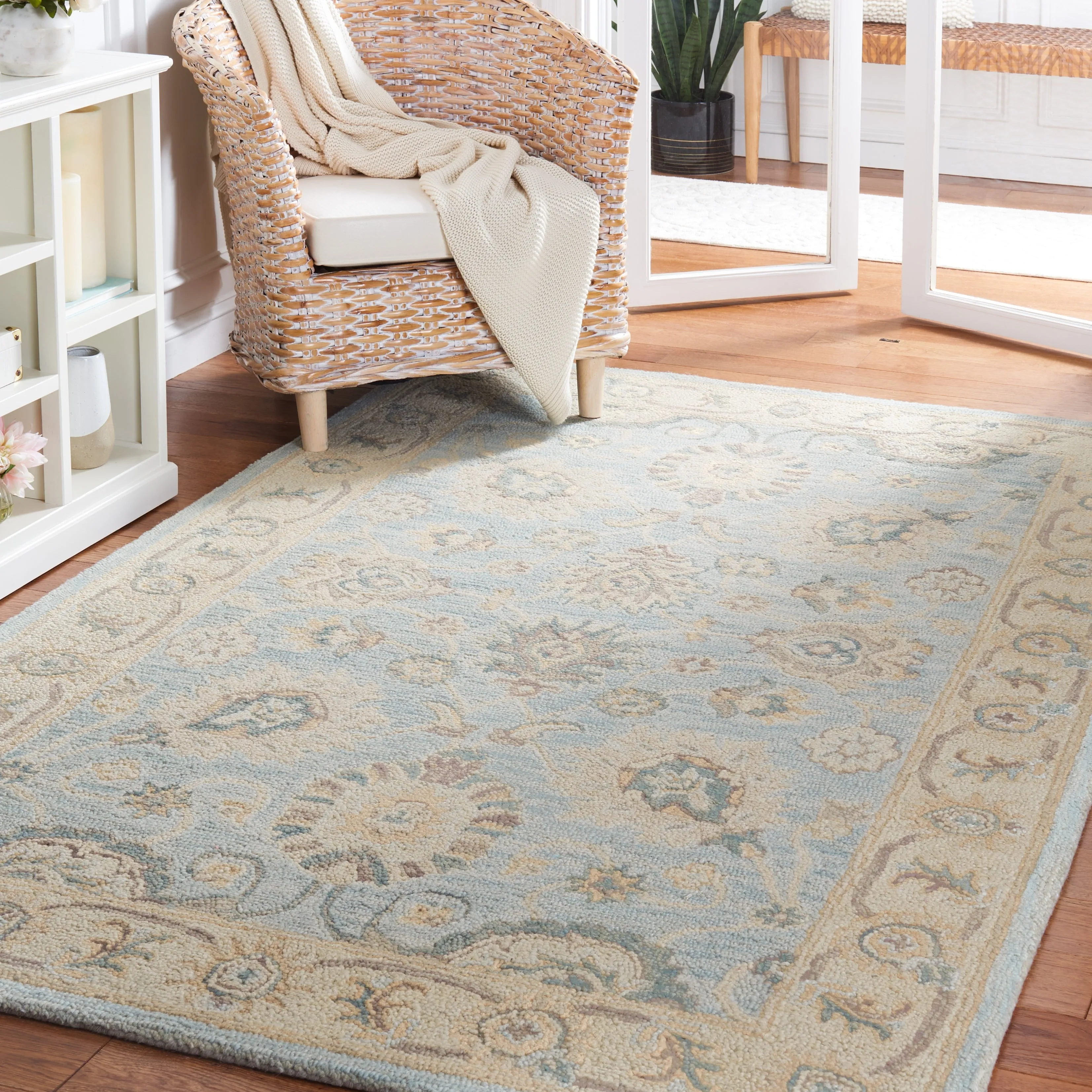 SAFAVIEH Handmade Blossom Riki Modern Floral Wool Rug