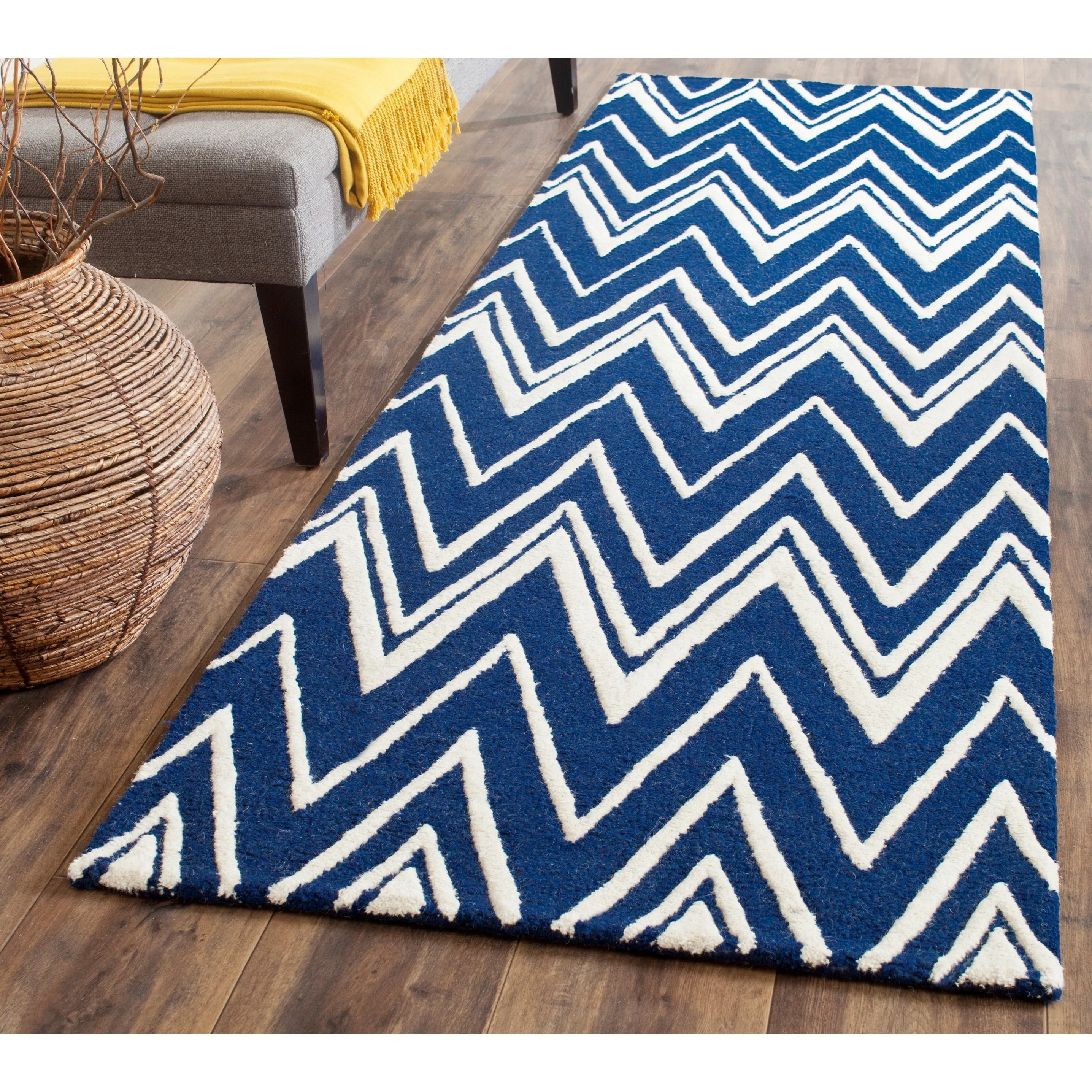 SAFAVIEH Handmade Cambridge Fumiko Modern Moroccan Wool Rug