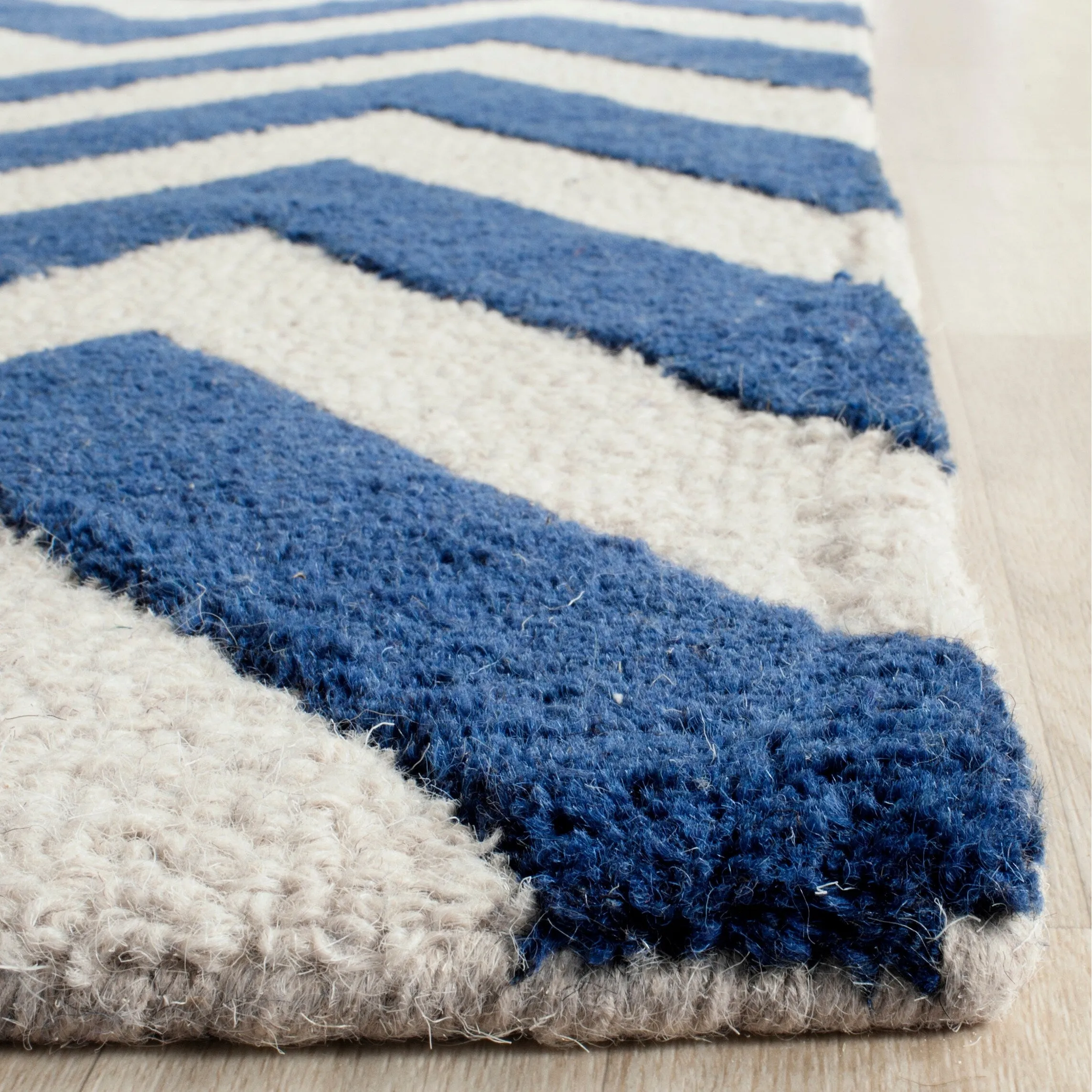 SAFAVIEH Handmade Cambridge Hicran Modern Moroccan Wool Rug
