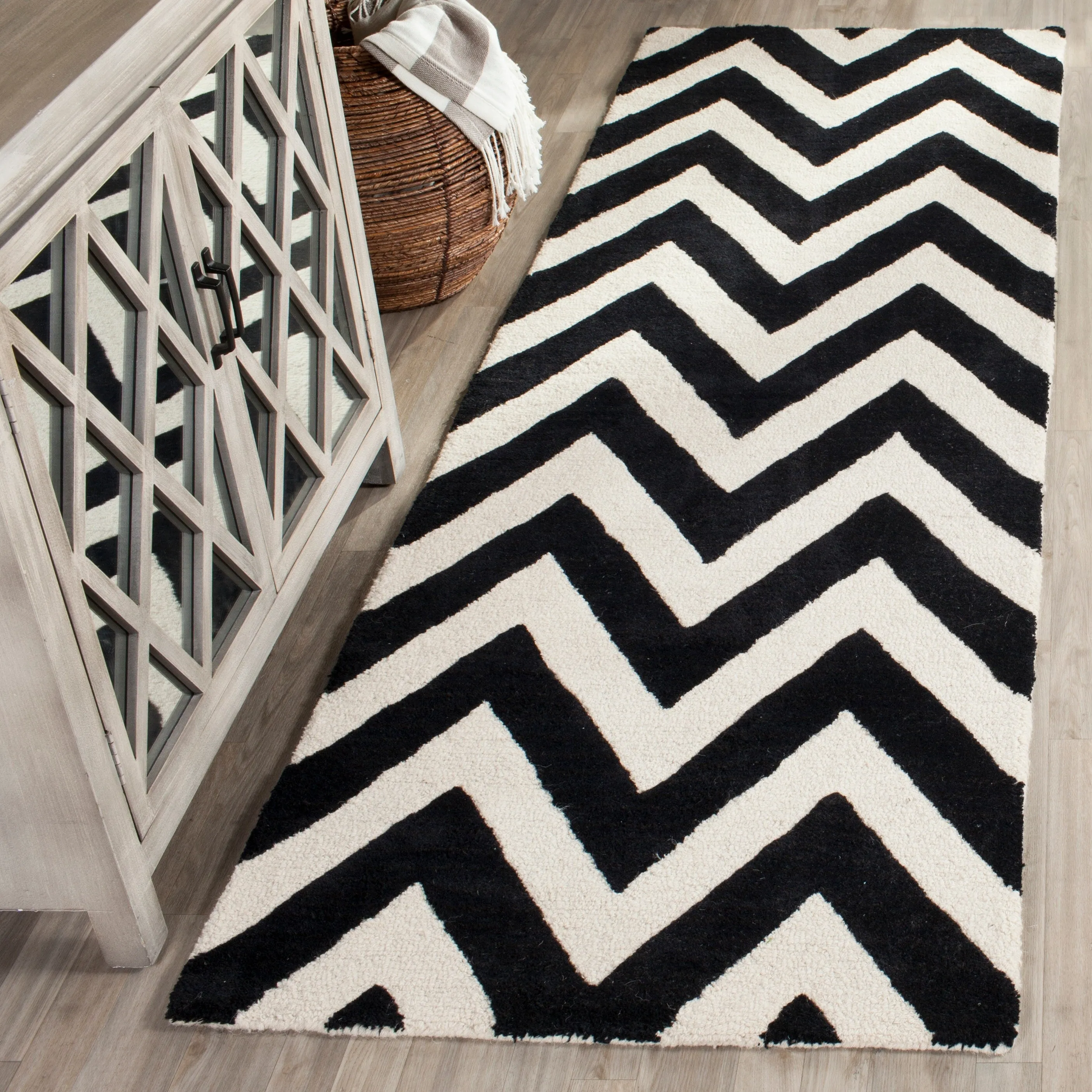 SAFAVIEH Handmade Cambridge Hicran Modern Moroccan Wool Rug