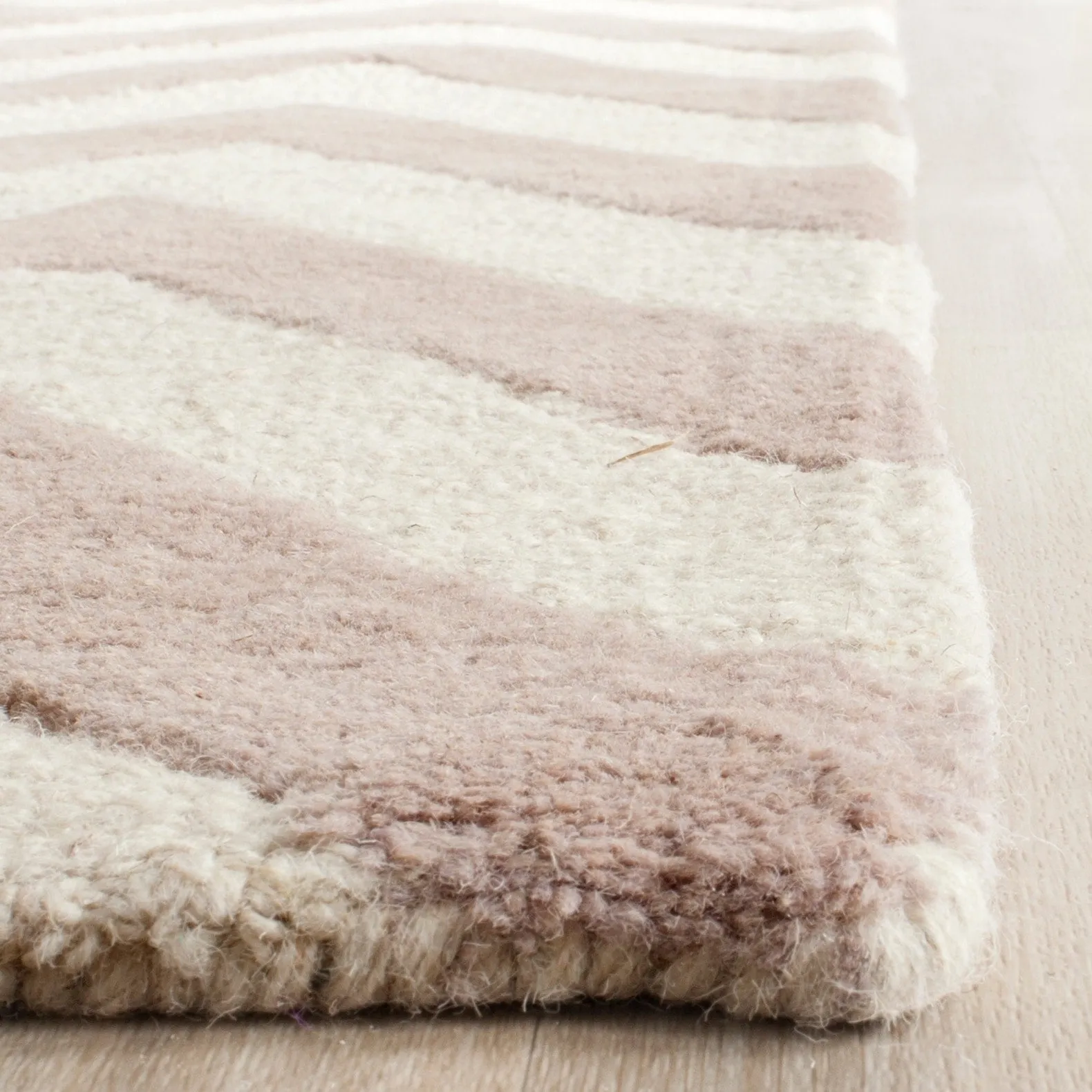 SAFAVIEH Handmade Cambridge Hicran Modern Moroccan Wool Rug