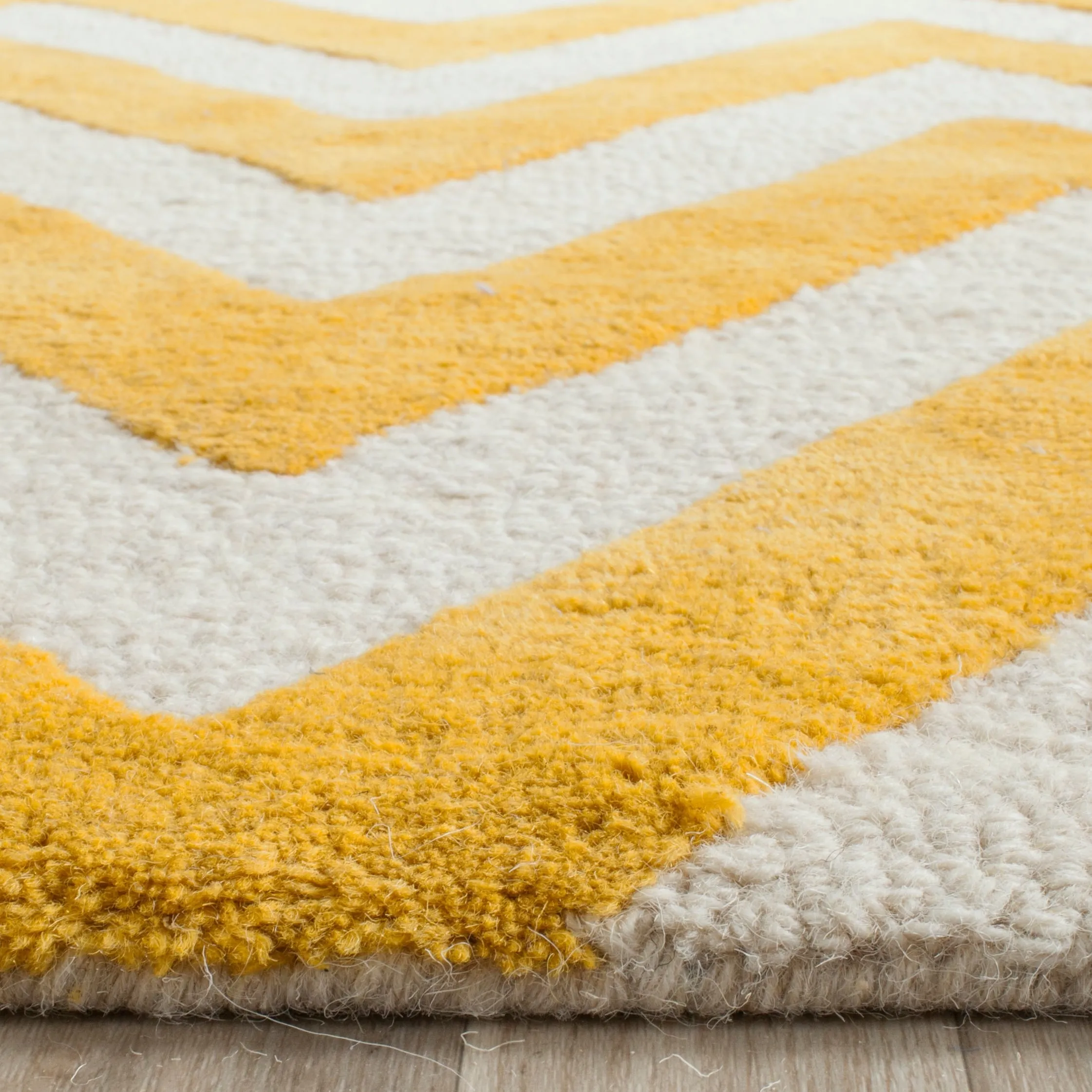 SAFAVIEH Handmade Cambridge Hicran Modern Moroccan Wool Rug