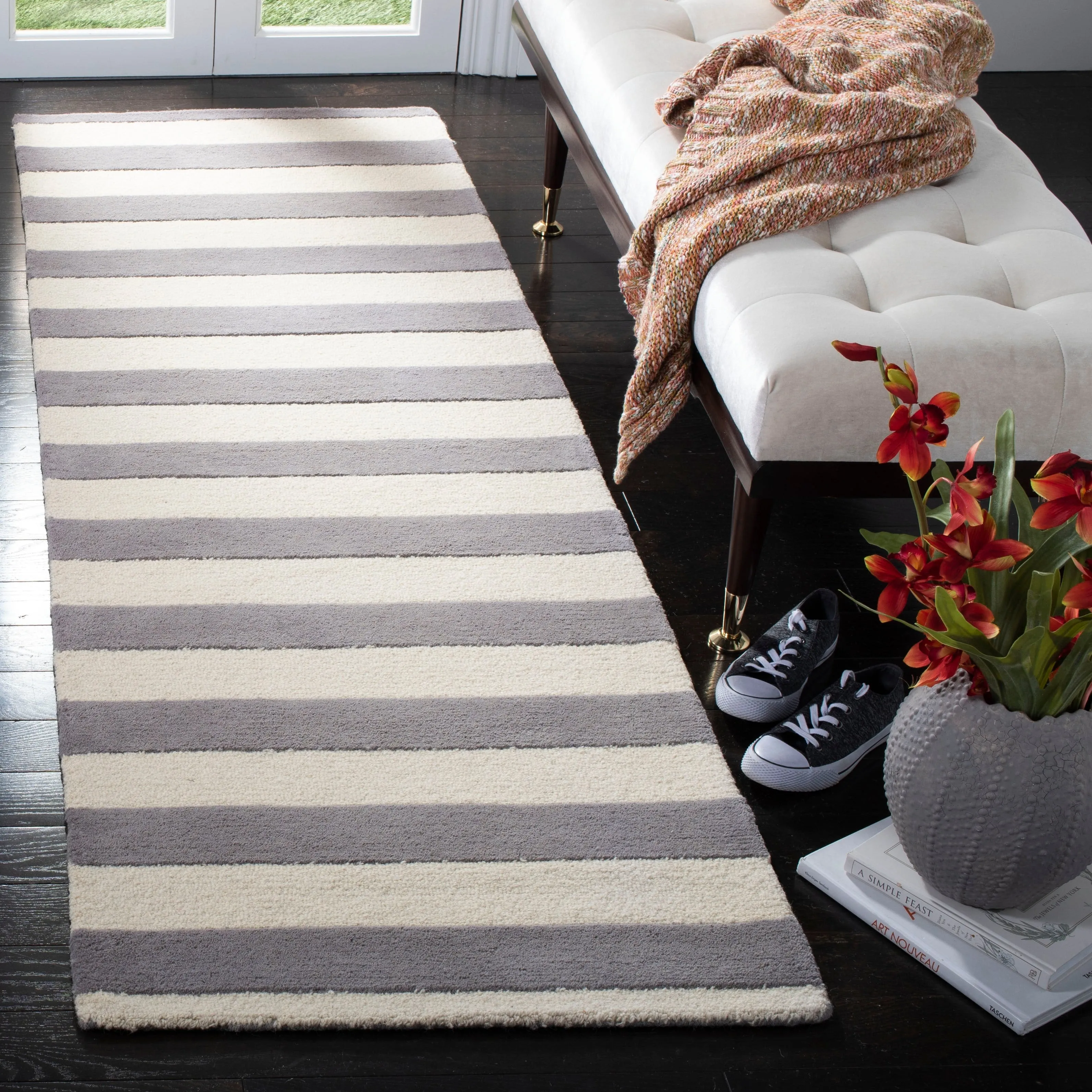 SAFAVIEH Handmade Cambridge Liudmila Modern Wool Rug