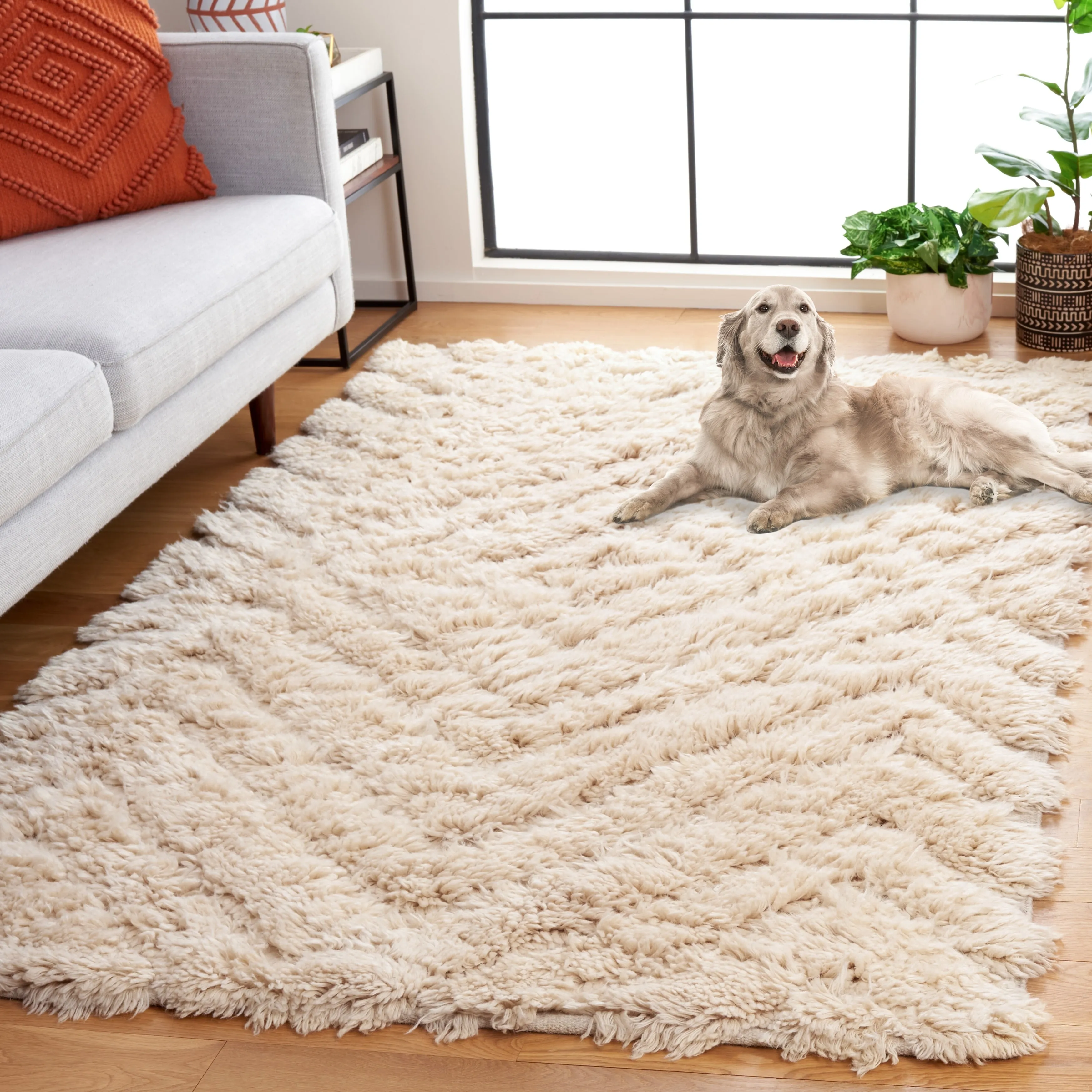 SAFAVIEH Handmade Casablanca Cona Shag Wool Rug