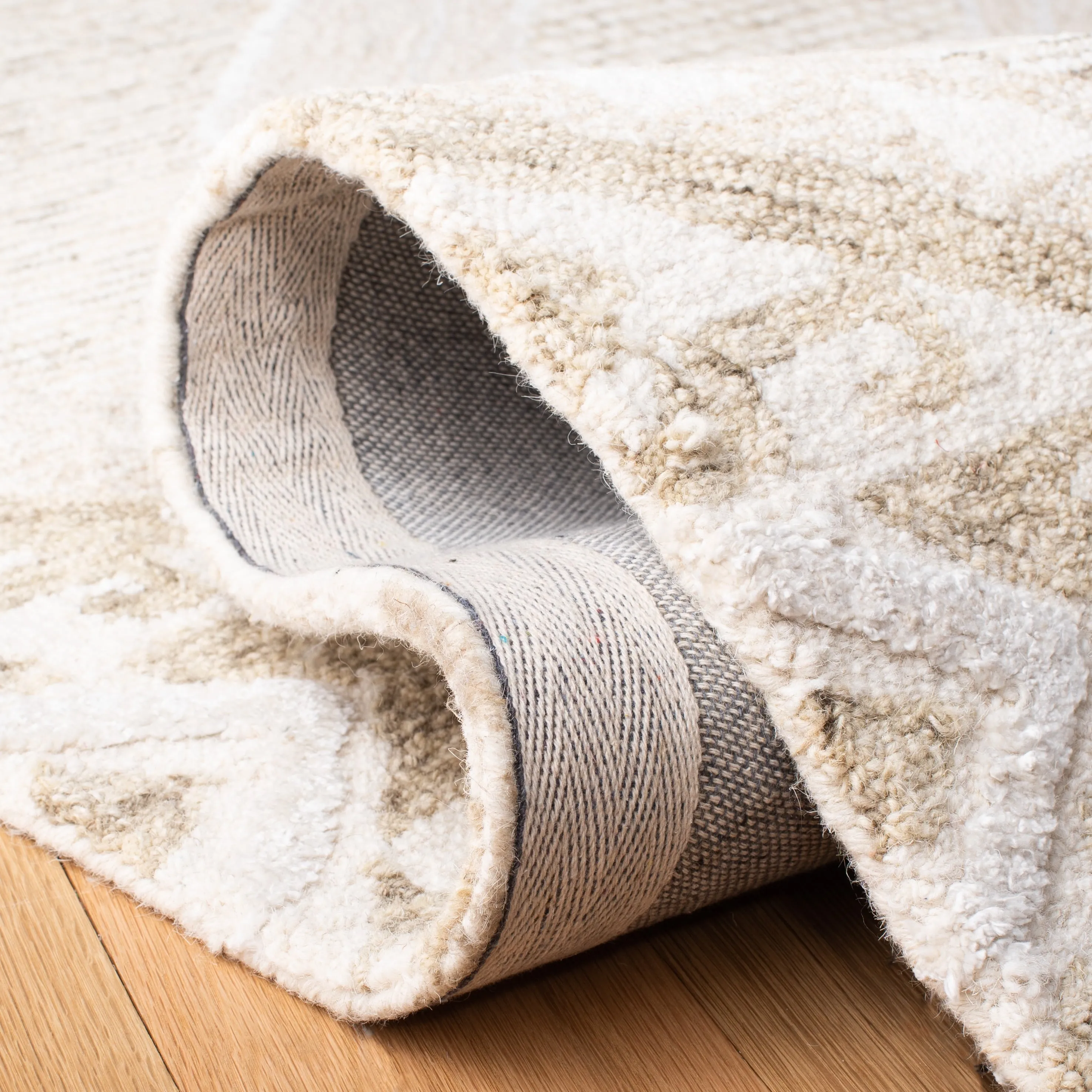 SAFAVIEH Handmade Casablanca Shag April Wool Rug