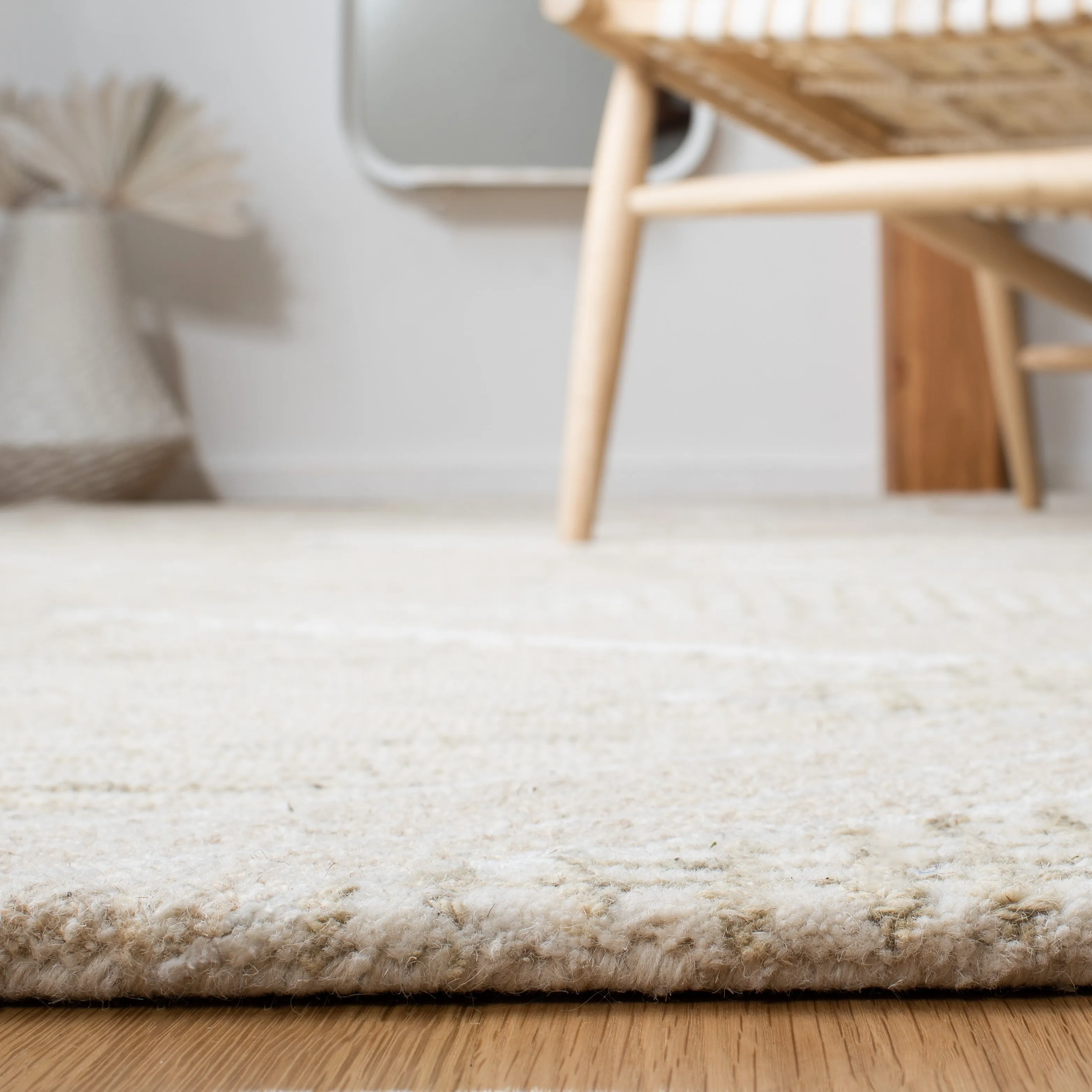SAFAVIEH Handmade Casablanca Shag April Wool Rug