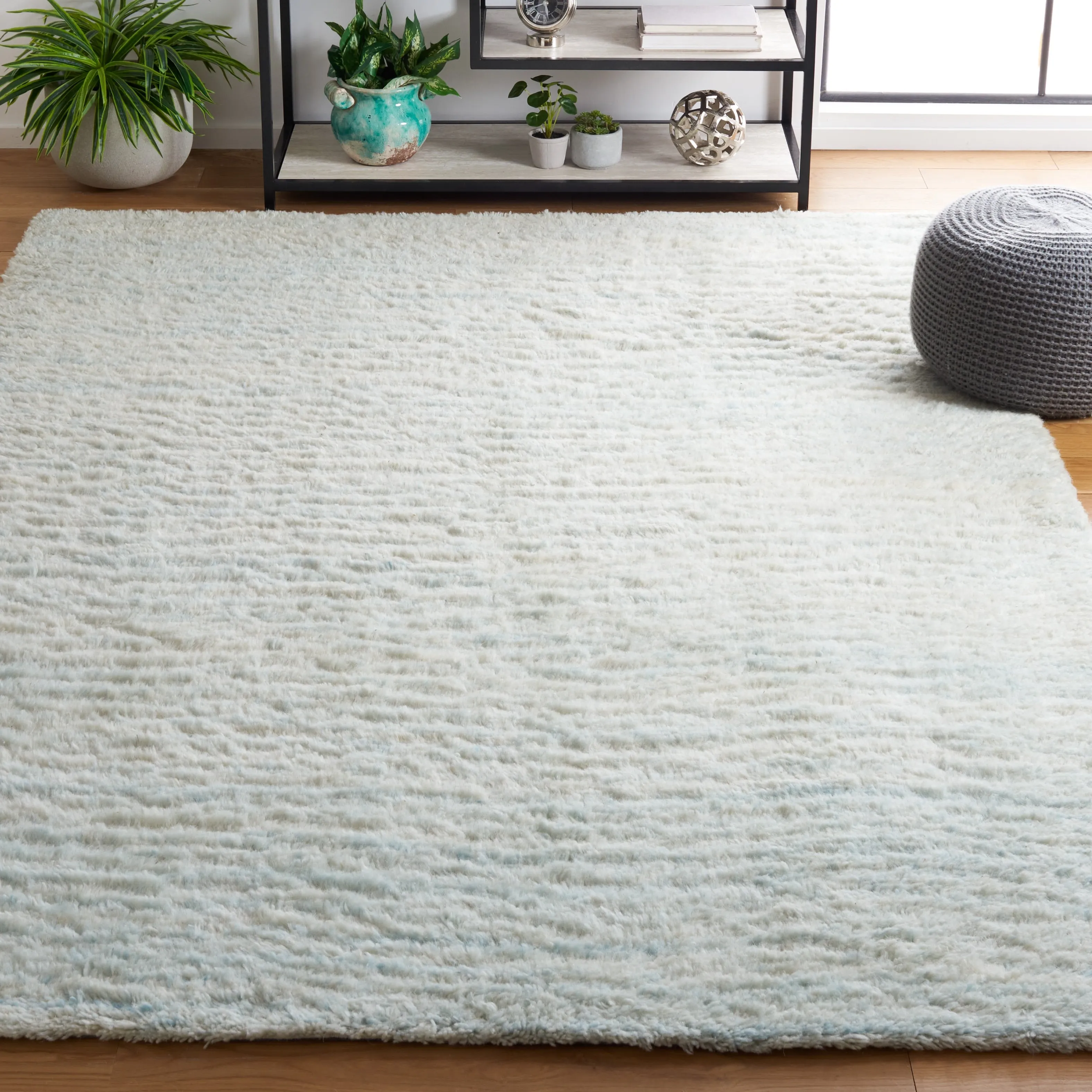 SAFAVIEH Handmade Casablanca Shag Ceferina Wool Rug