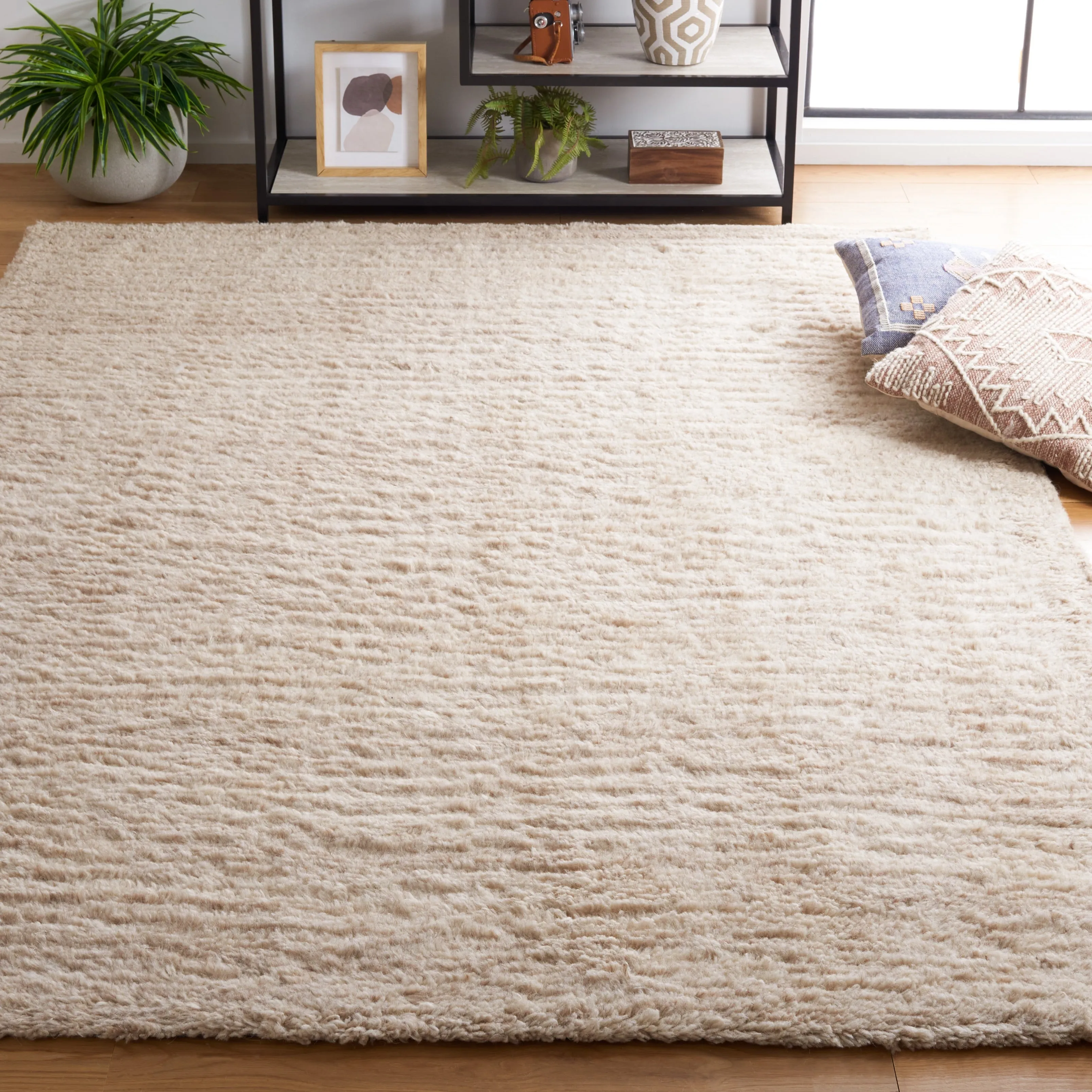 SAFAVIEH Handmade Casablanca Shag Ceferina Wool Rug