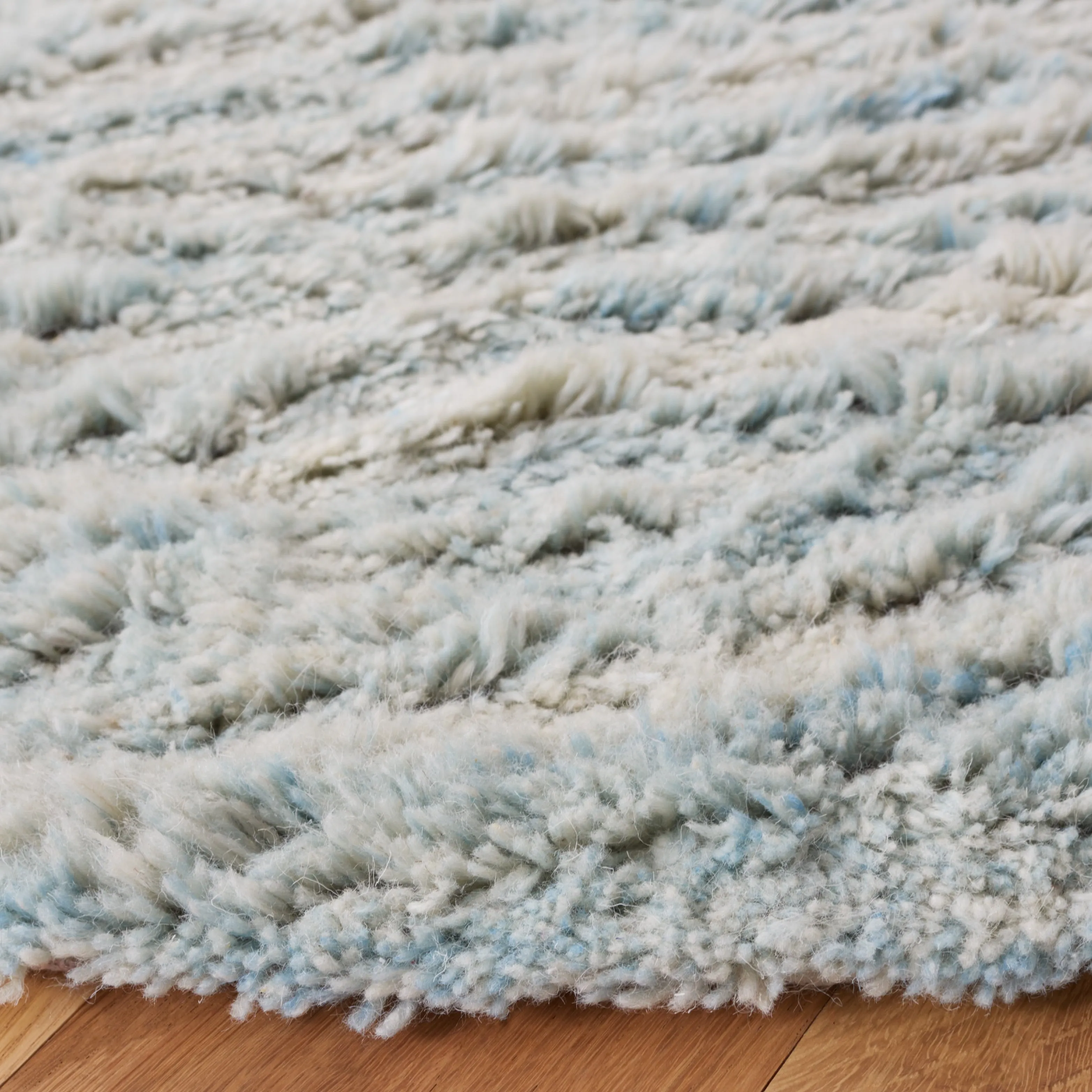 SAFAVIEH Handmade Casablanca Shag Ceferina Wool Rug