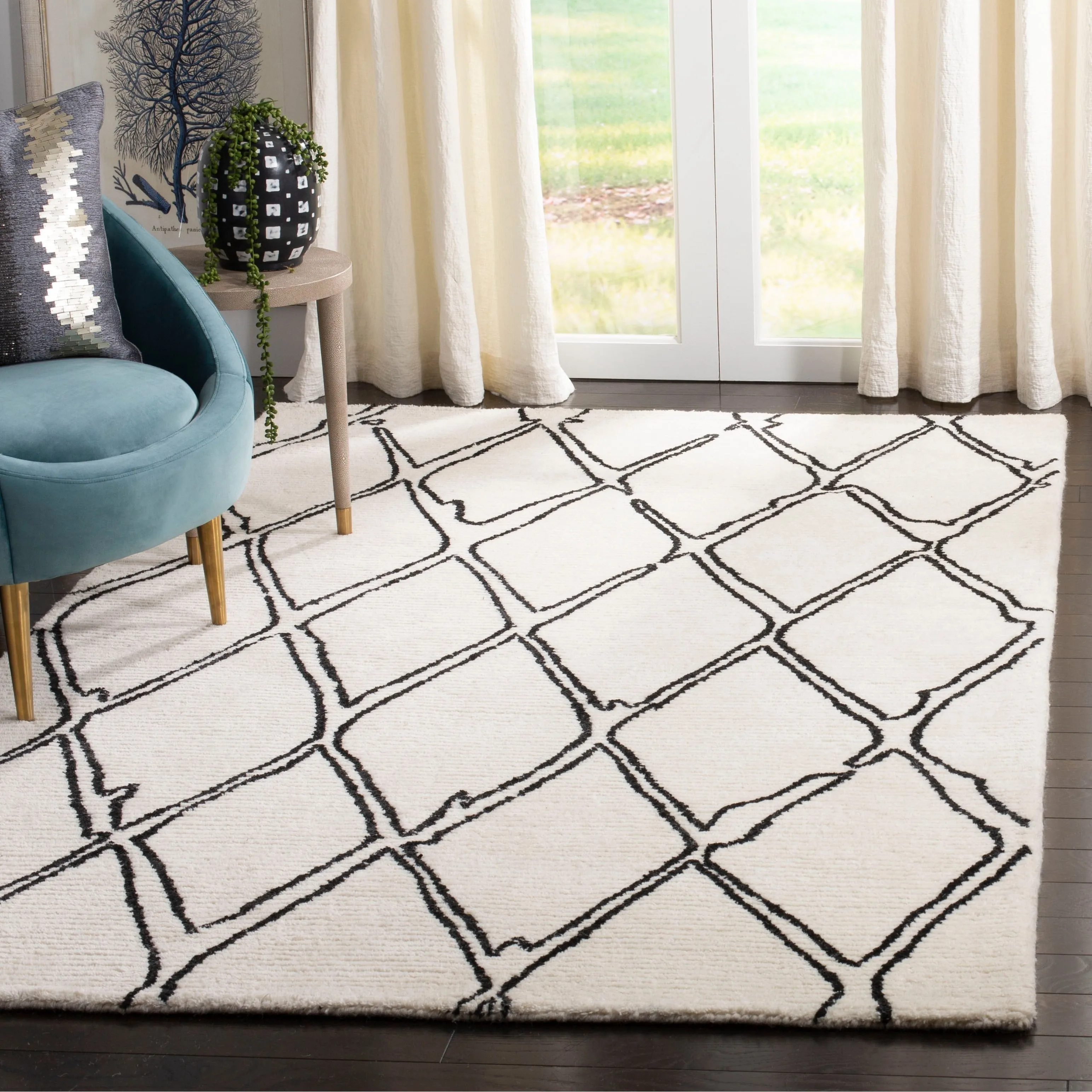 SAFAVIEH Handmade Casablanca Shag Charlyne Tribal Wool Rug