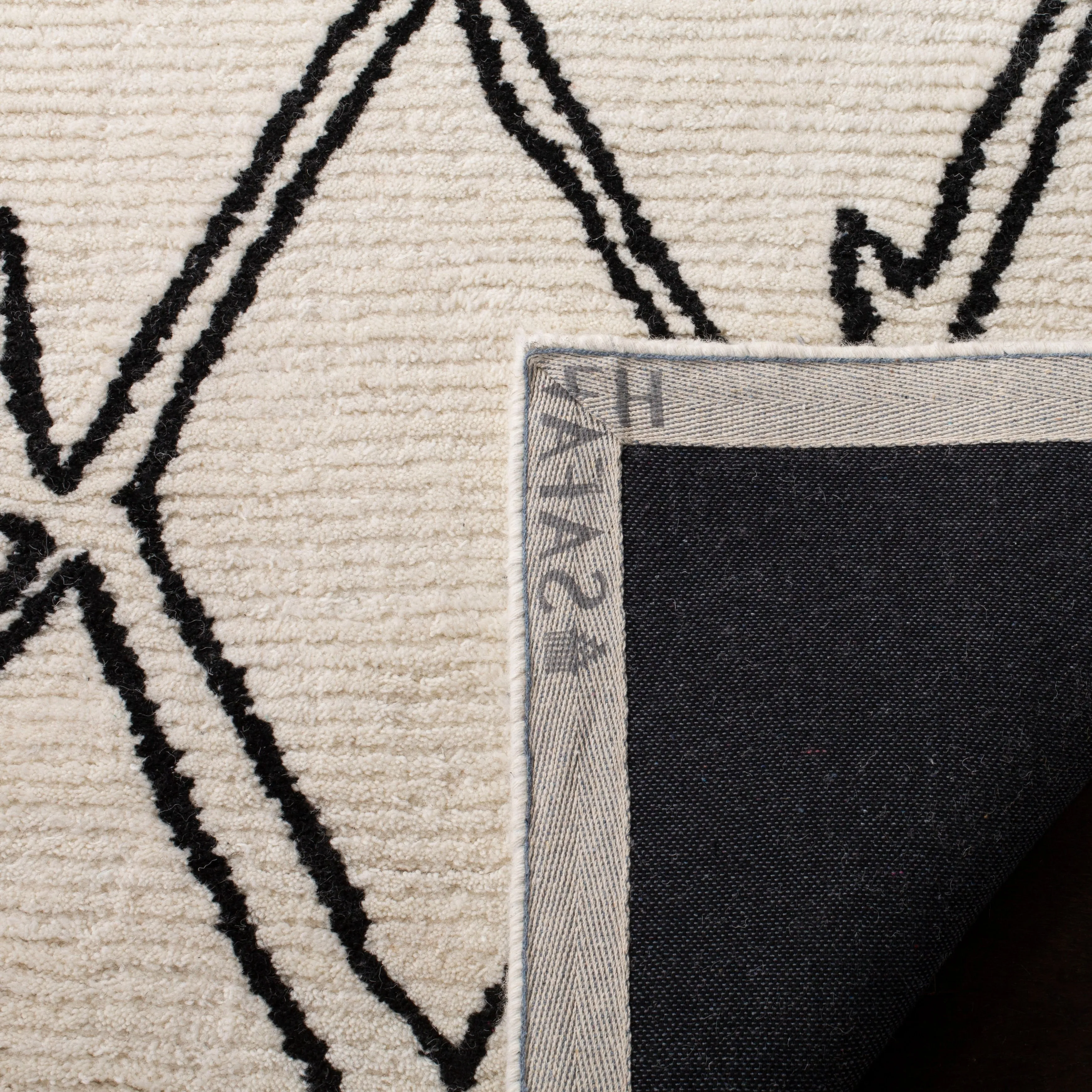 SAFAVIEH Handmade Casablanca Shag Charlyne Tribal Wool Rug
