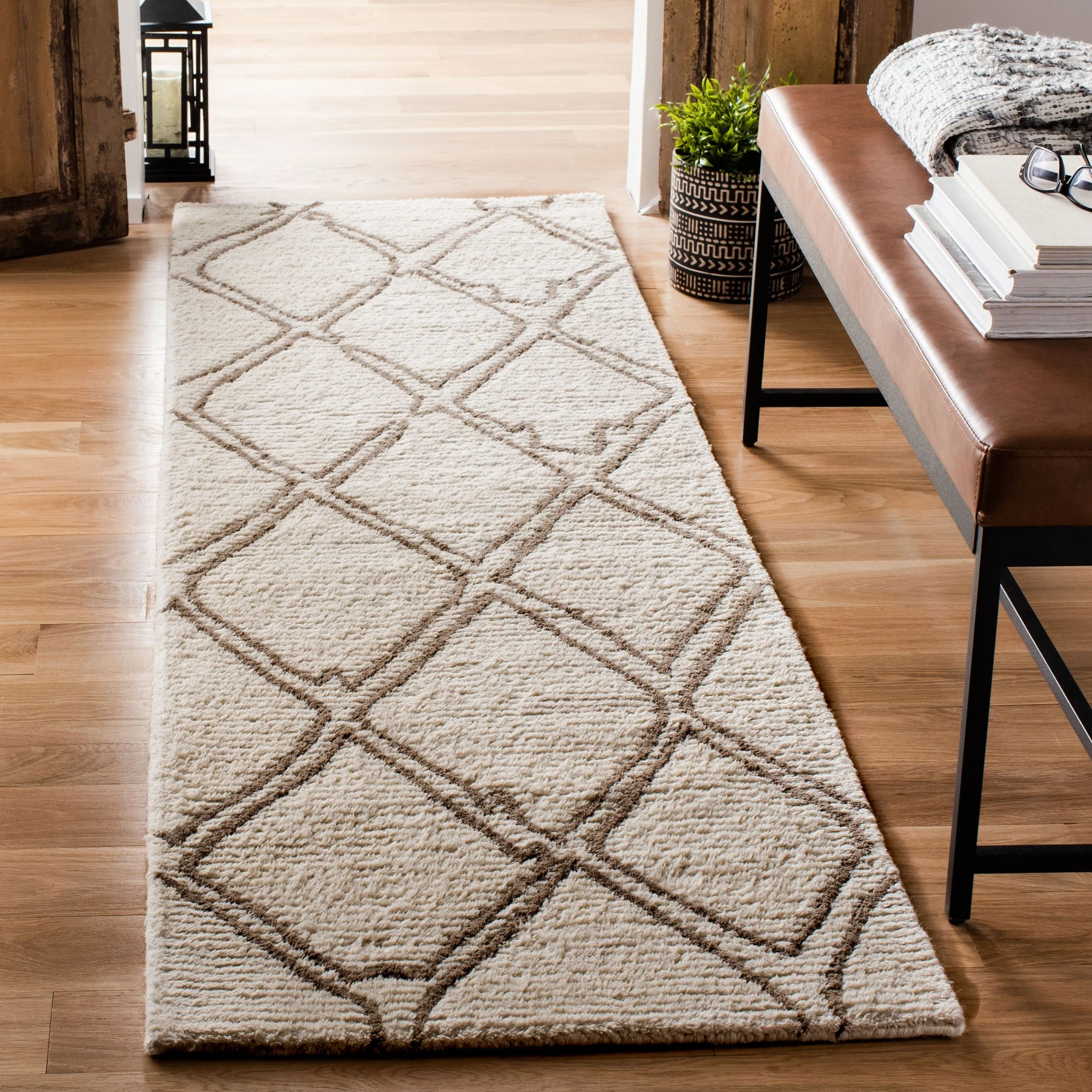 SAFAVIEH Handmade Casablanca Shag Charlyne Tribal Wool Rug