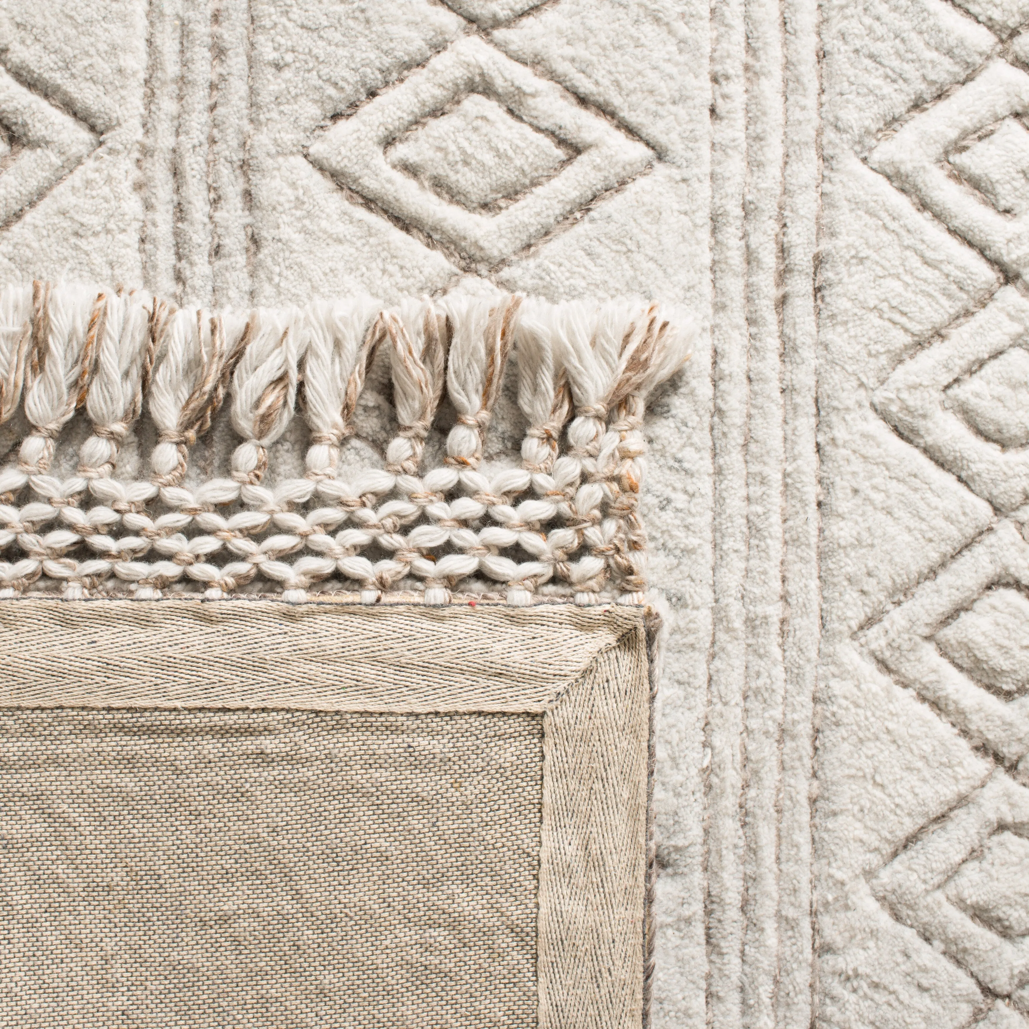 SAFAVIEH Handmade Casablanca Shag Kostja Tribal Wool Rug