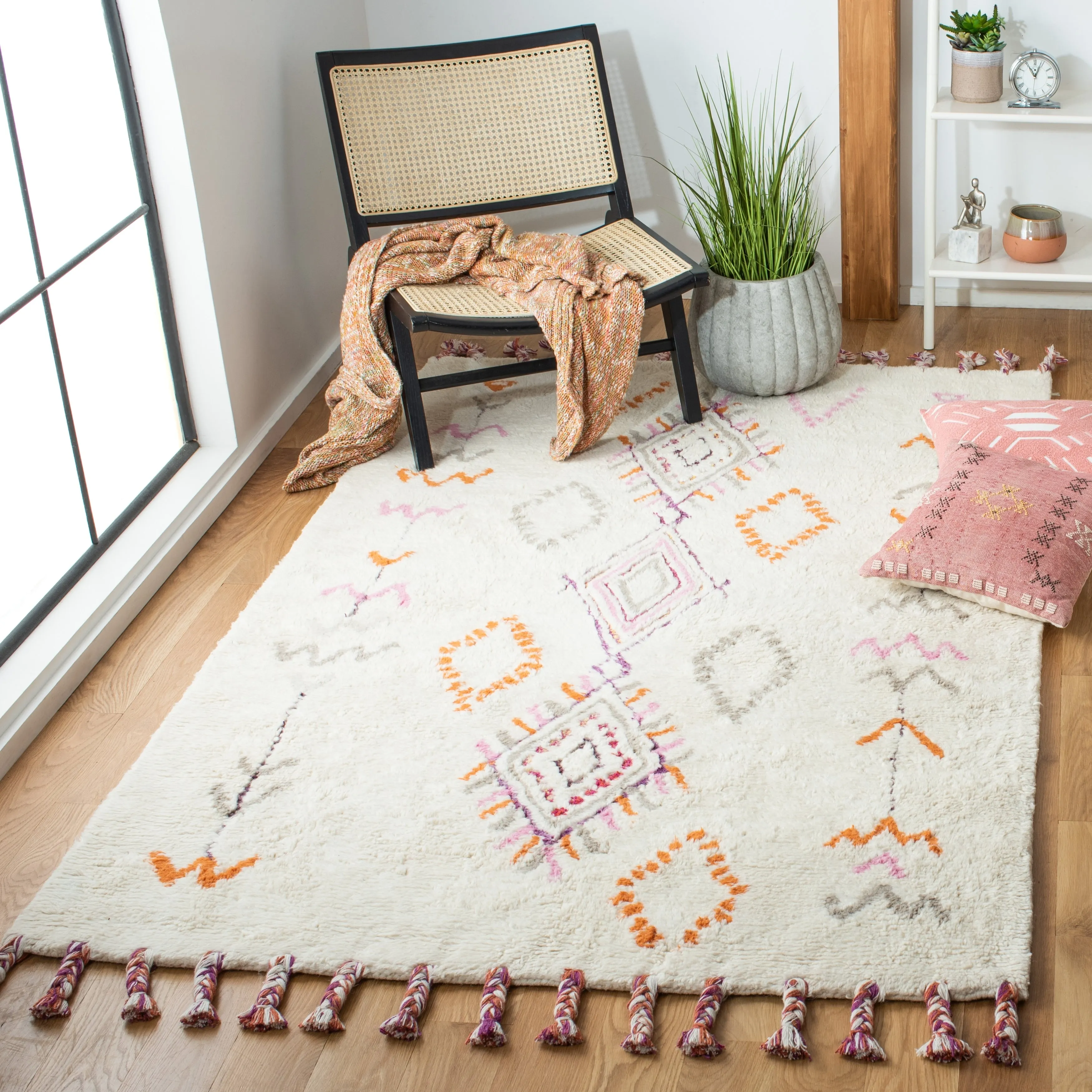 SAFAVIEH Handmade Casablanca Shag Larysa Tribal Moroccan Wool Rug