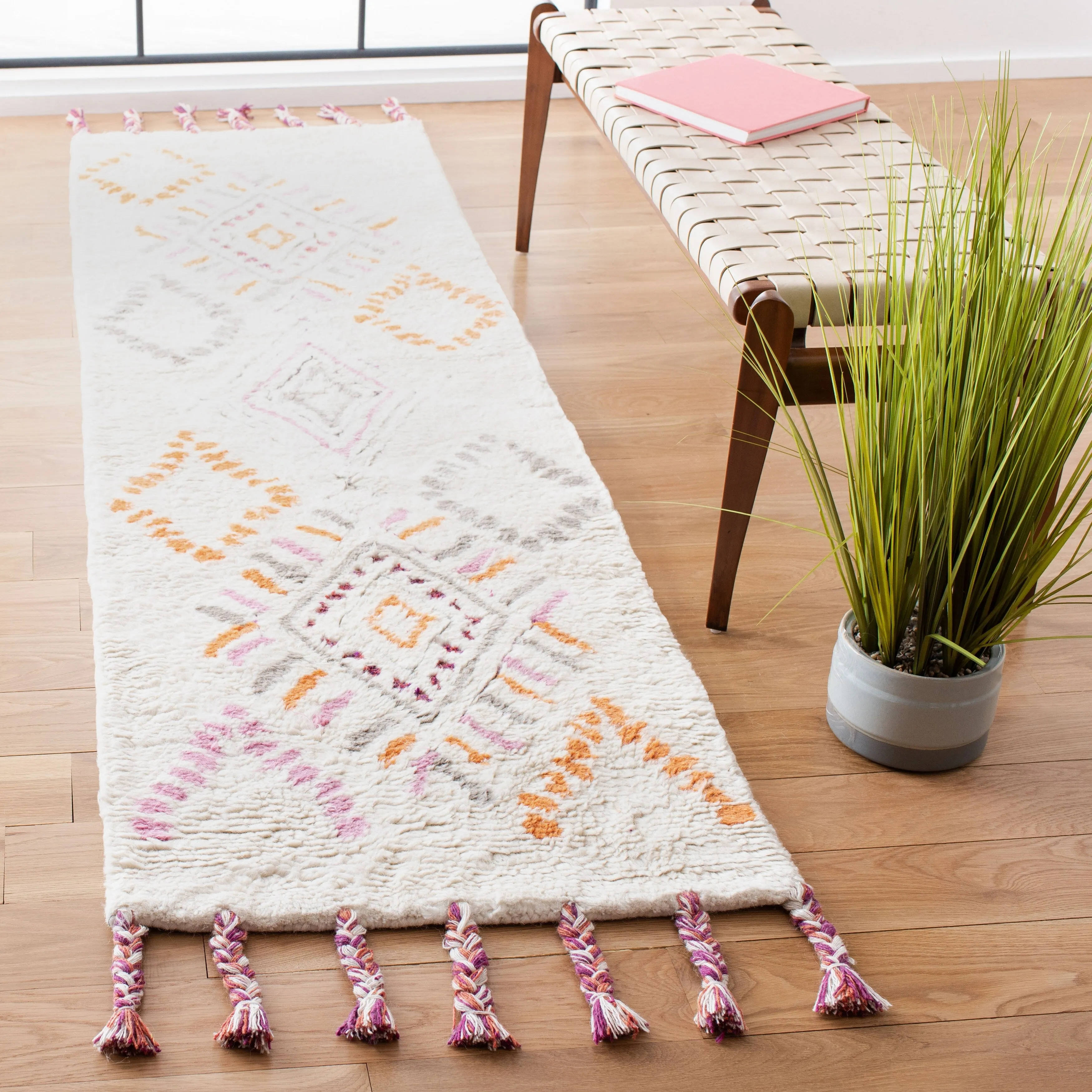 SAFAVIEH Handmade Casablanca Shag Larysa Tribal Moroccan Wool Rug