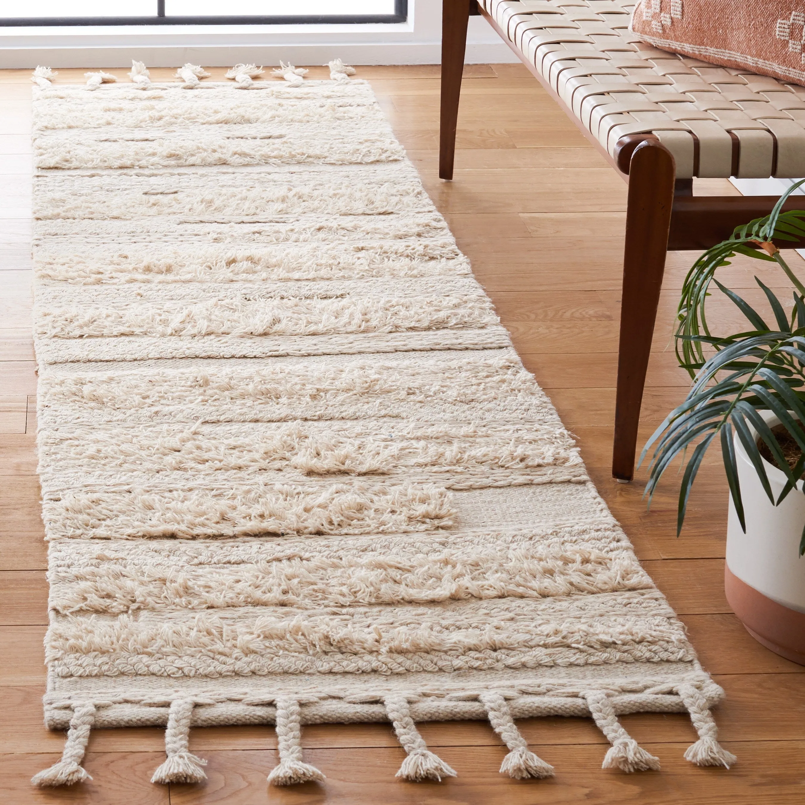 SAFAVIEH Handmade Casablanca Sofja Shag Textured Moroccan Wool Area