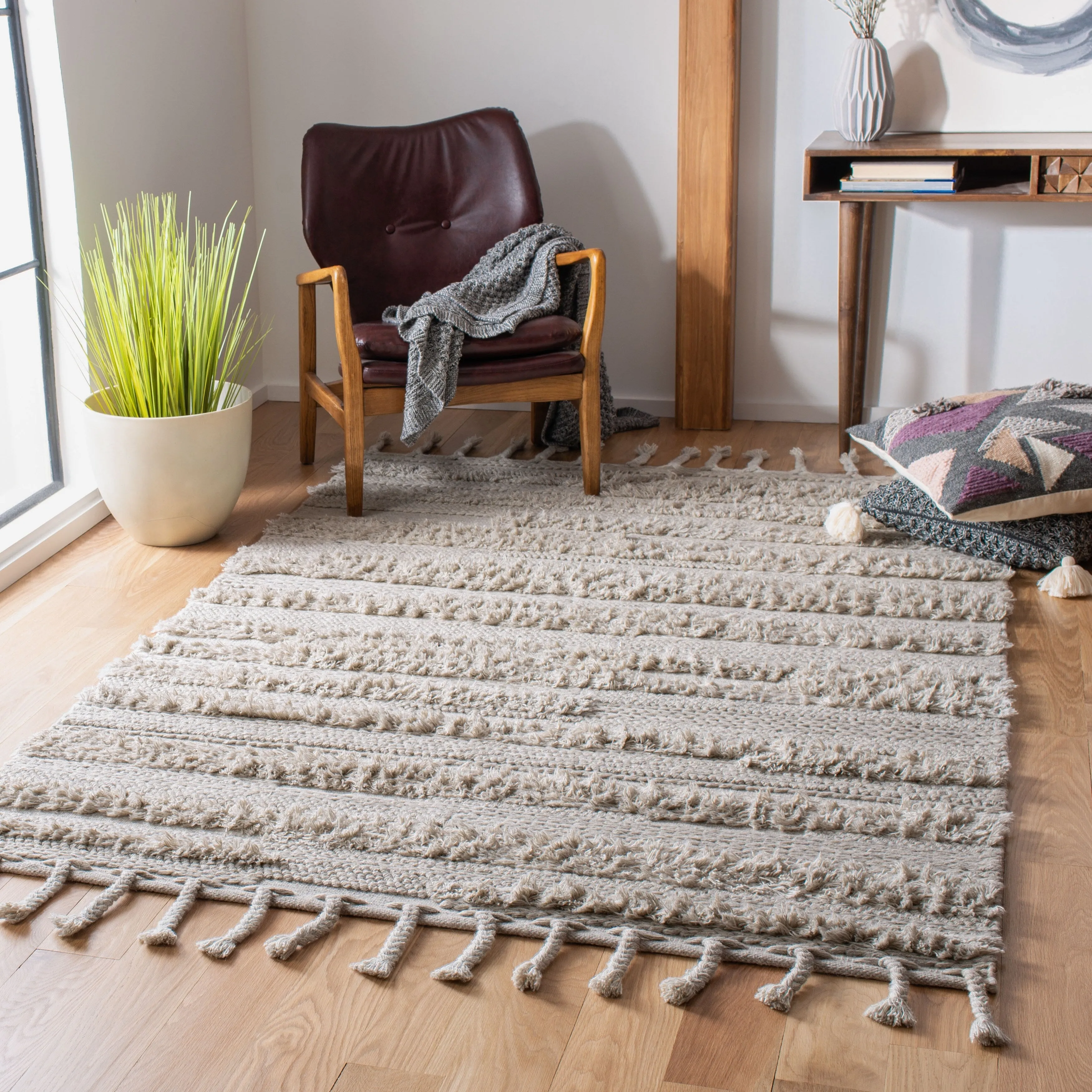 SAFAVIEH Handmade Casablanca Sofja Shag Textured Moroccan Wool Area