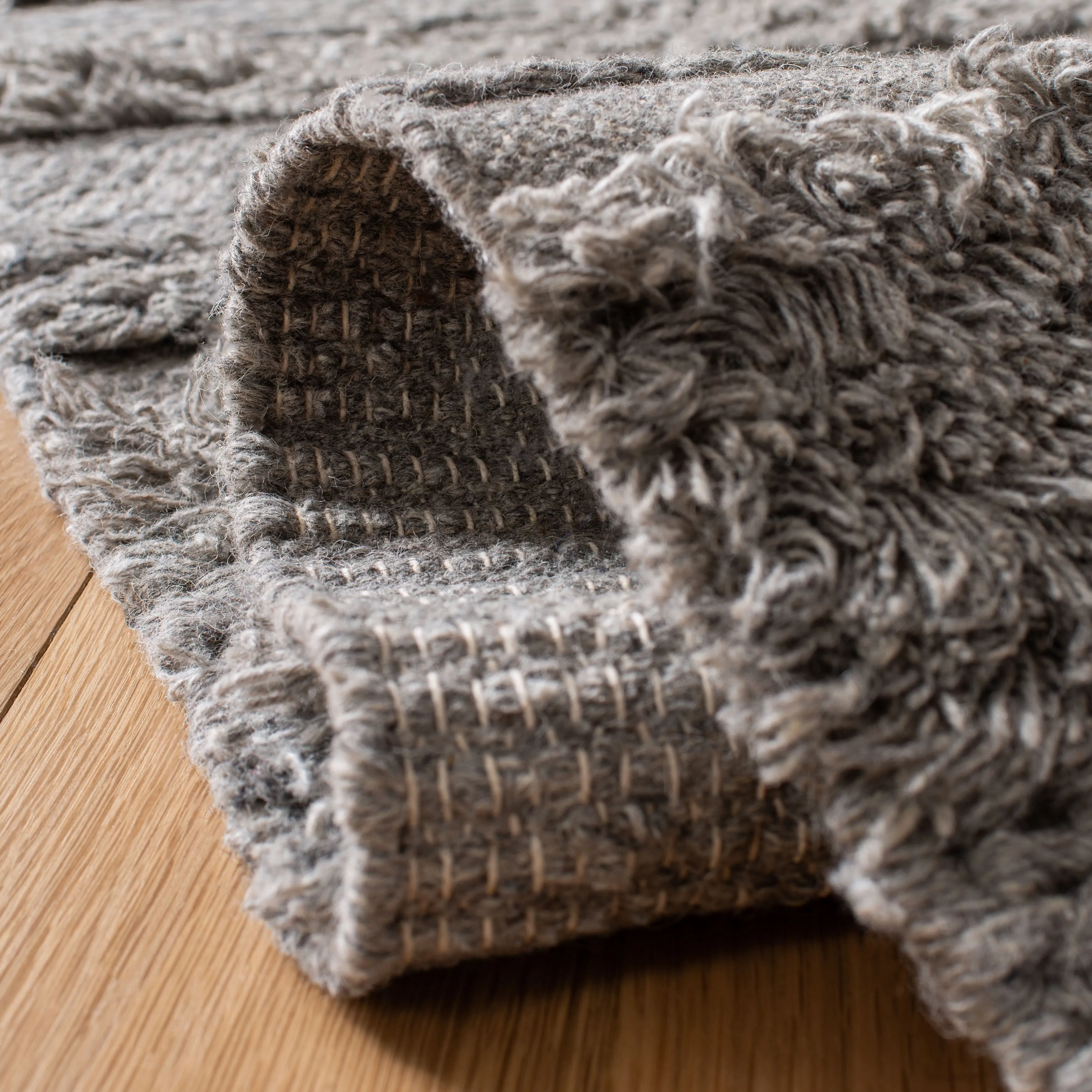 SAFAVIEH Handmade Casablanca Sofja Shag Textured Moroccan Wool Area