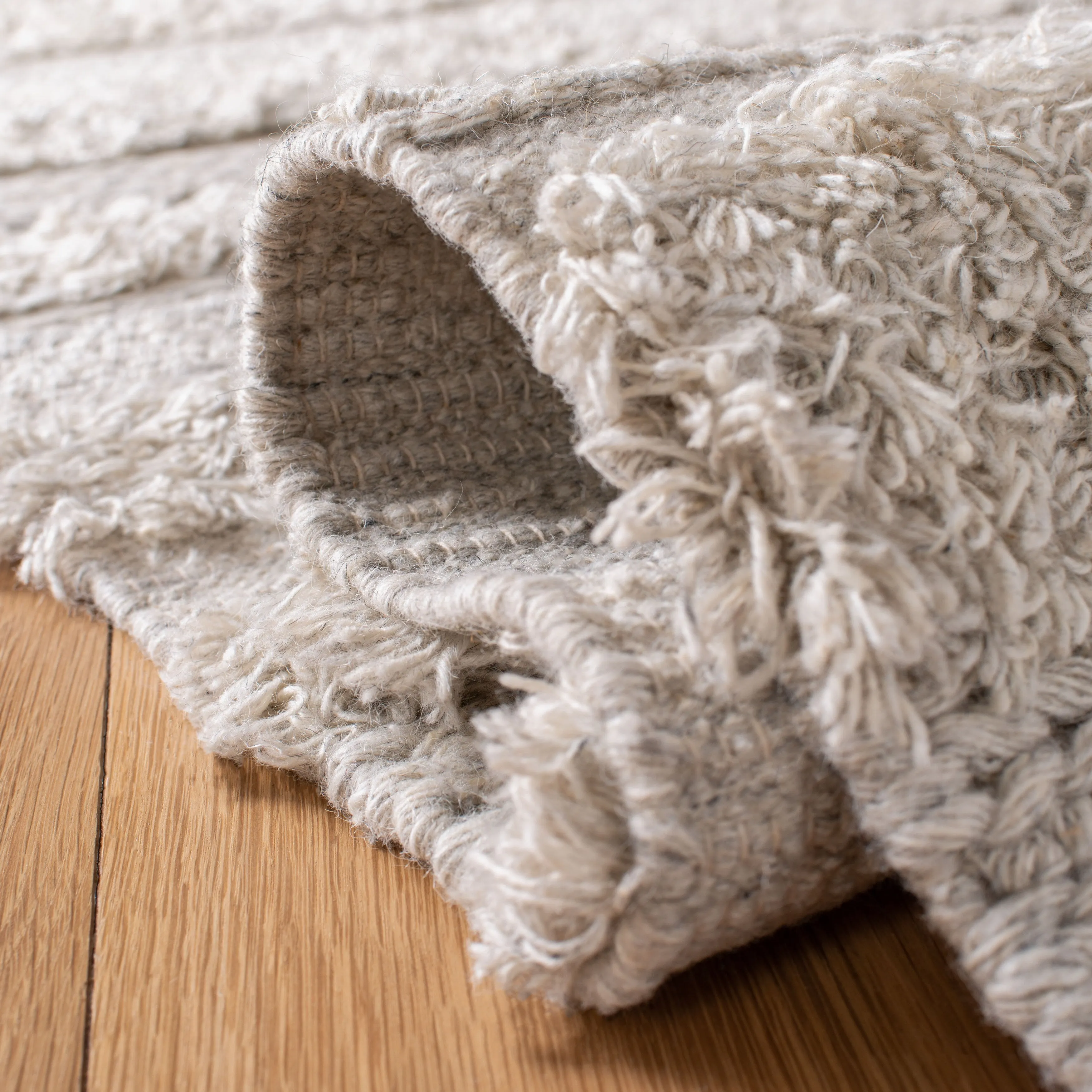 SAFAVIEH Handmade Casablanca Sofja Shag Textured Moroccan Wool Area