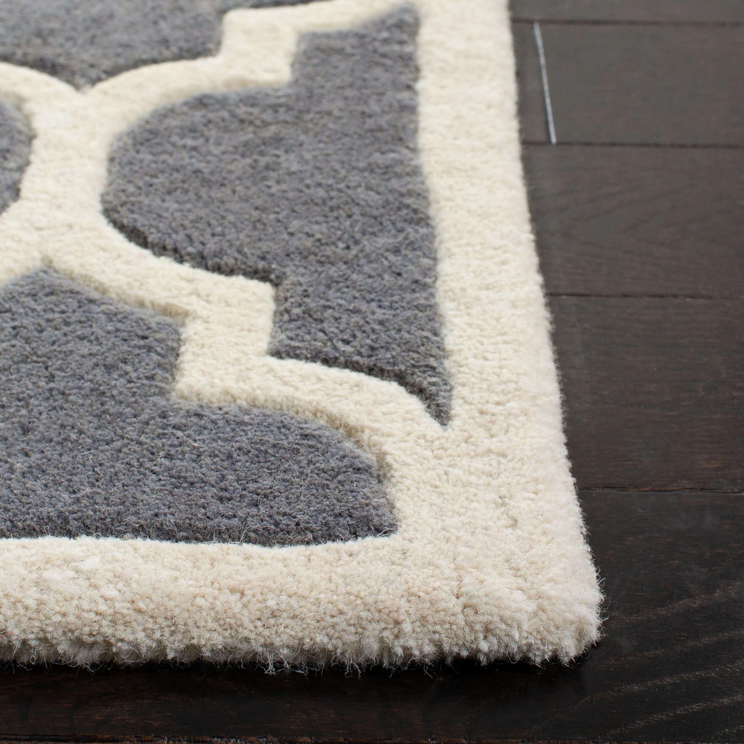 SAFAVIEH Handmade Chatham Antoanela Modern Moroccan Wool Rug