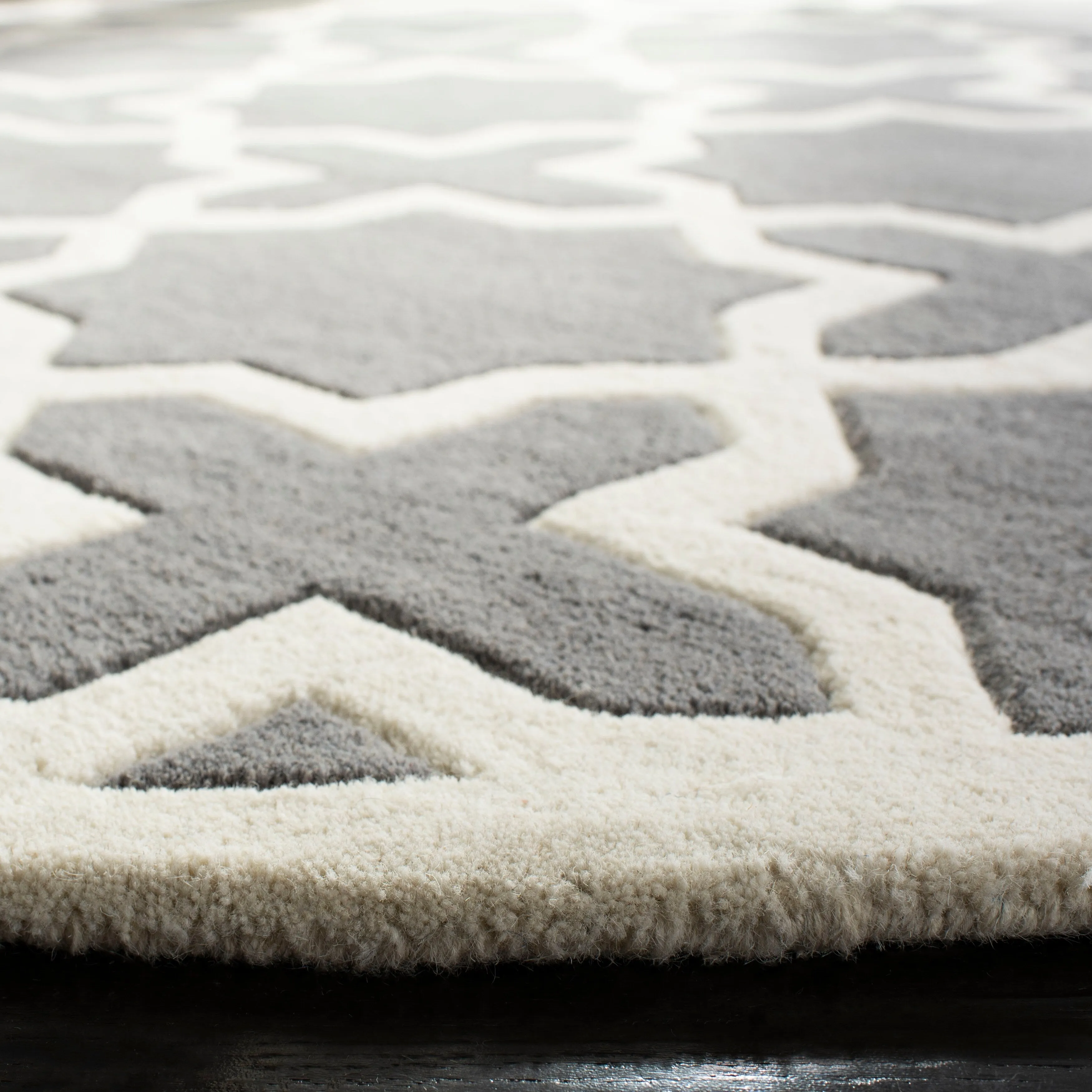 SAFAVIEH Handmade Chatham Begie Modern Moroccan Wool Rug
