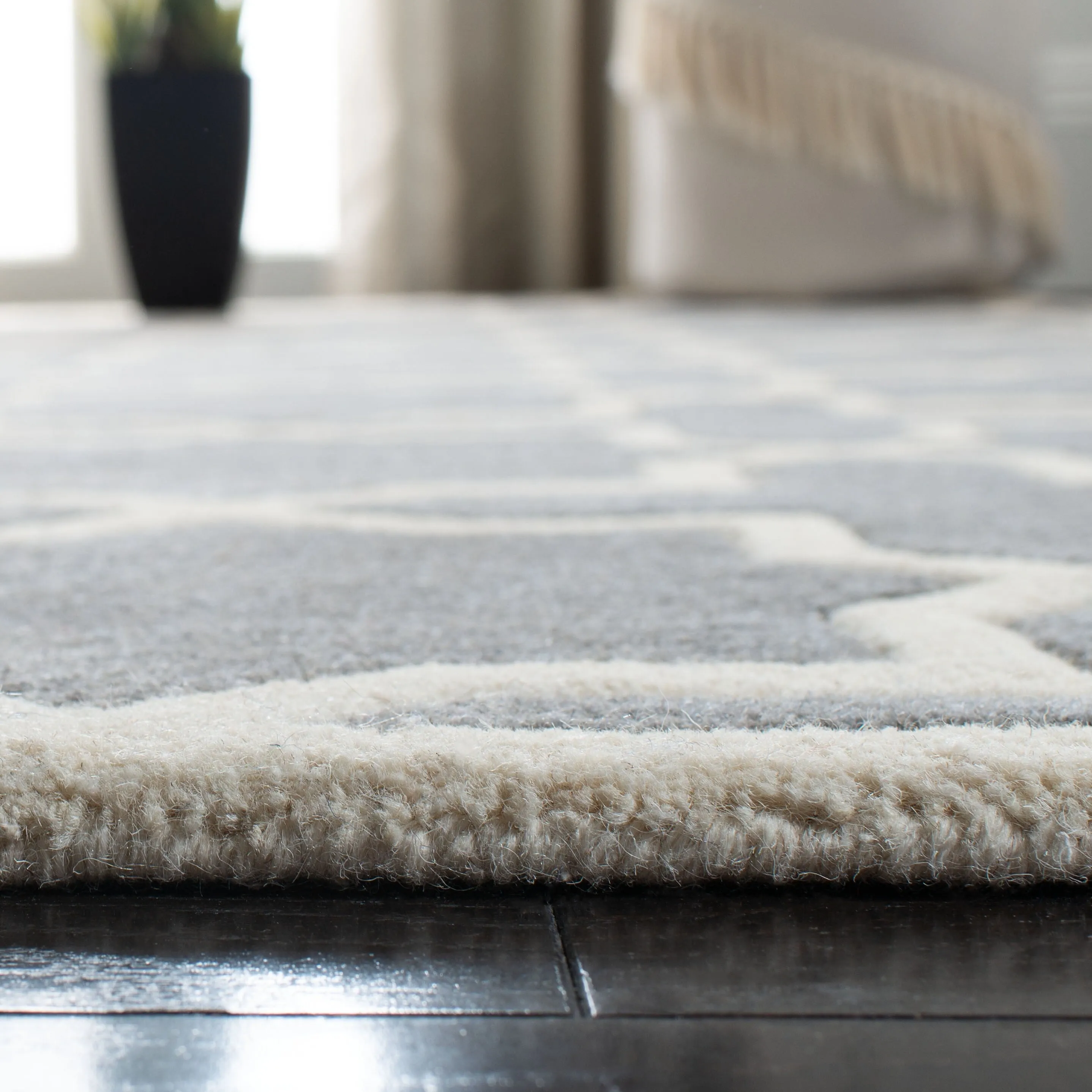 SAFAVIEH Handmade Chatham Begie Modern Moroccan Wool Rug