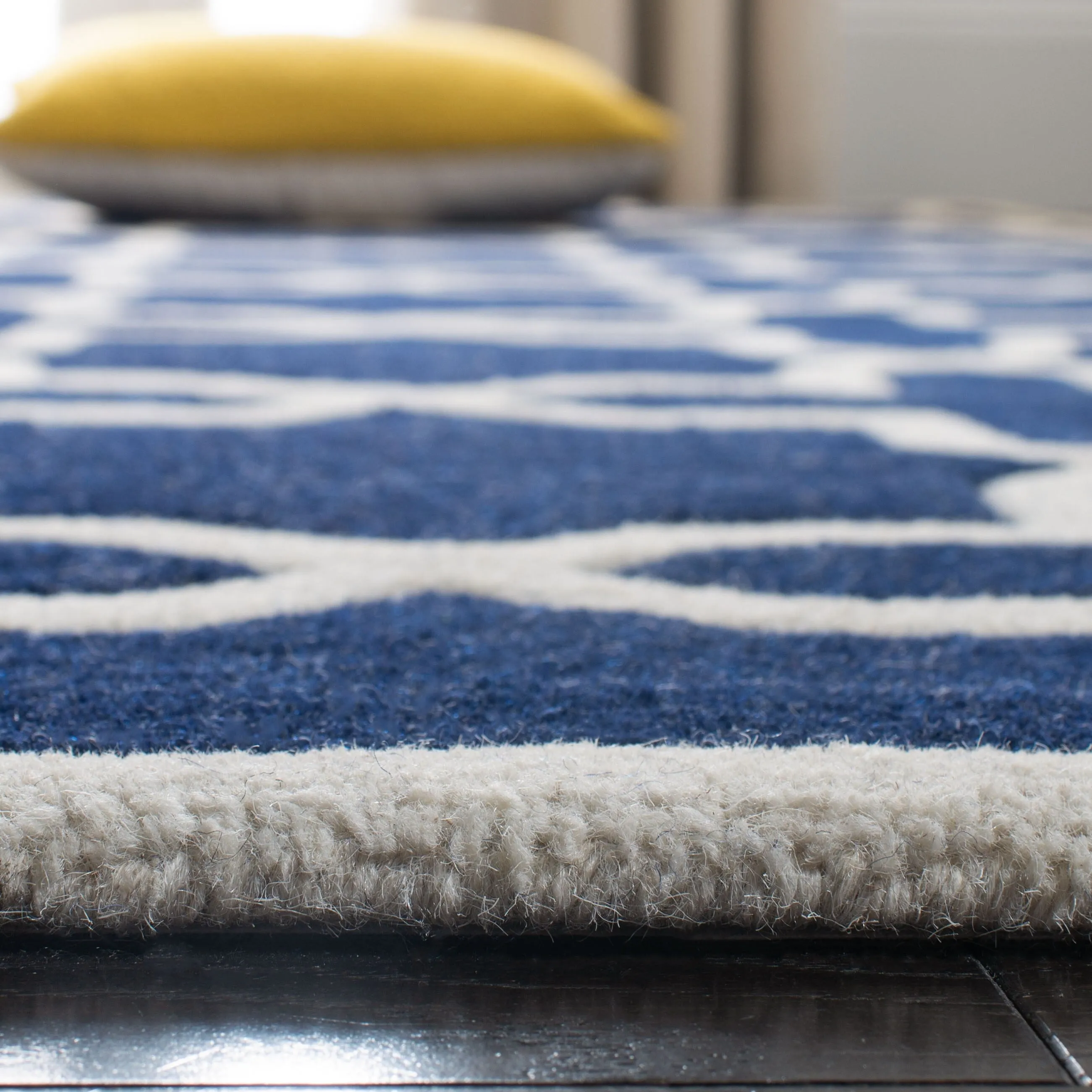 SAFAVIEH Handmade Chatham Begie Modern Moroccan Wool Rug