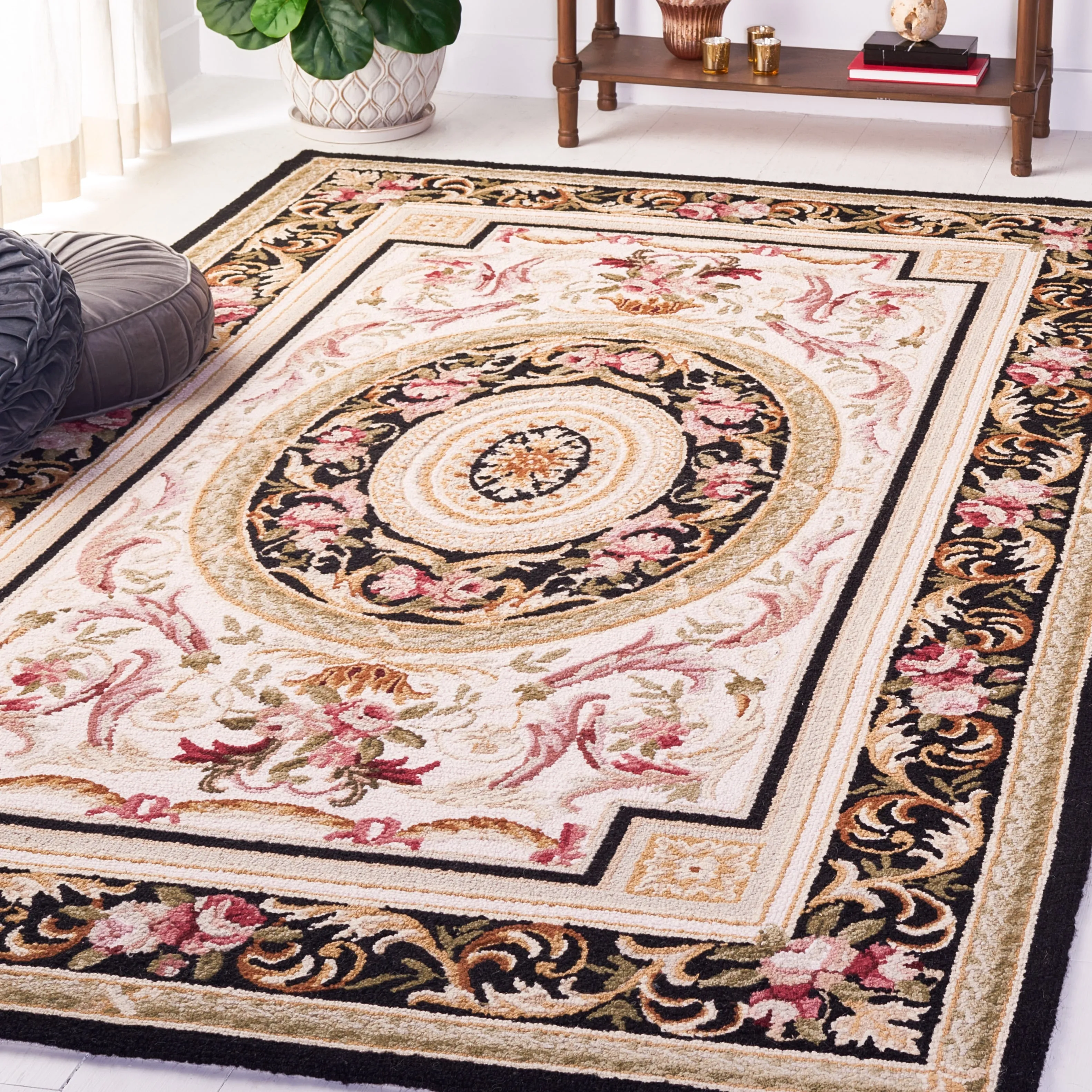 SAFAVIEH Handmade Chelsea Sangita French Country Wool Rug
