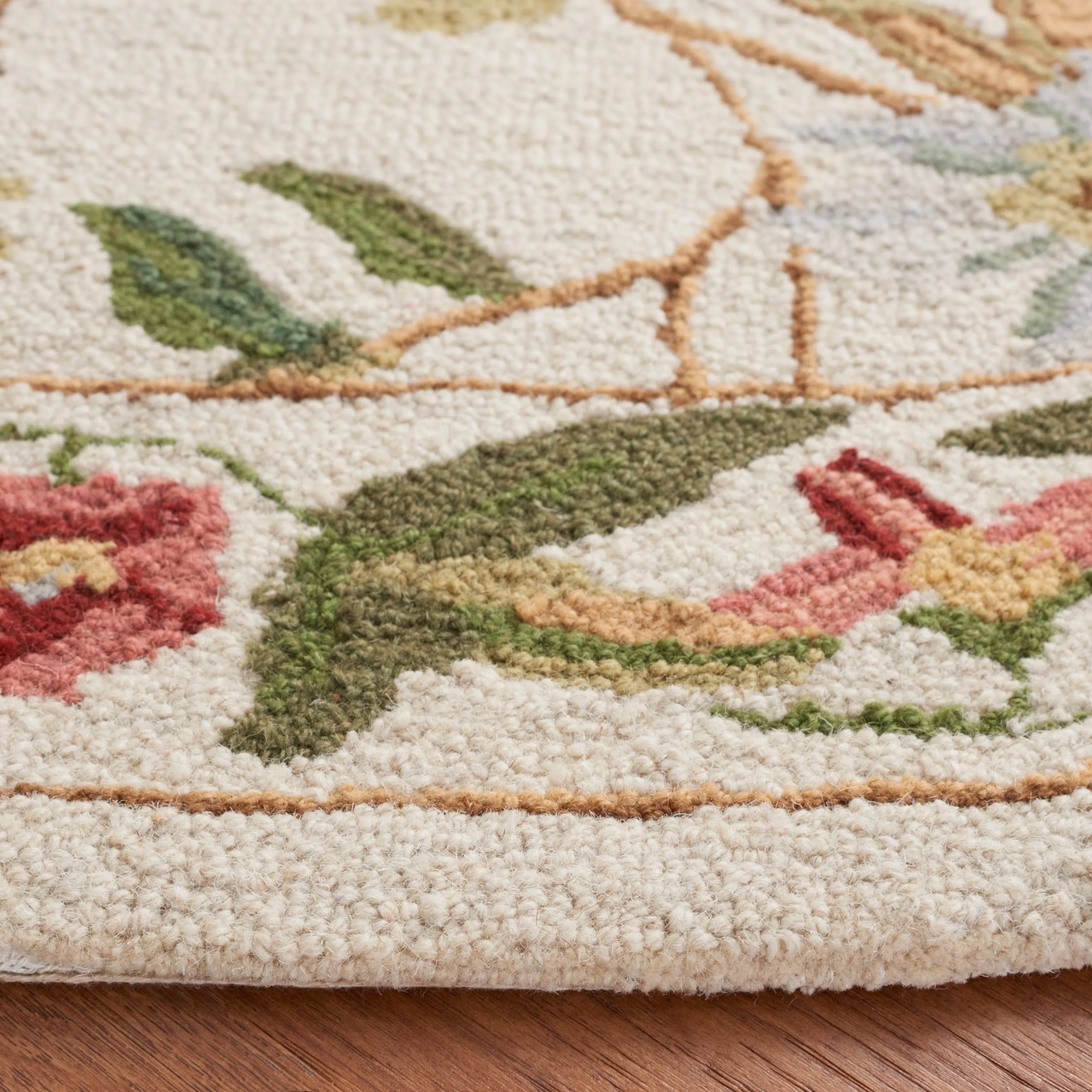 SAFAVIEH Handmade Chelsea Yauhenia French Country Floral Wool Rug