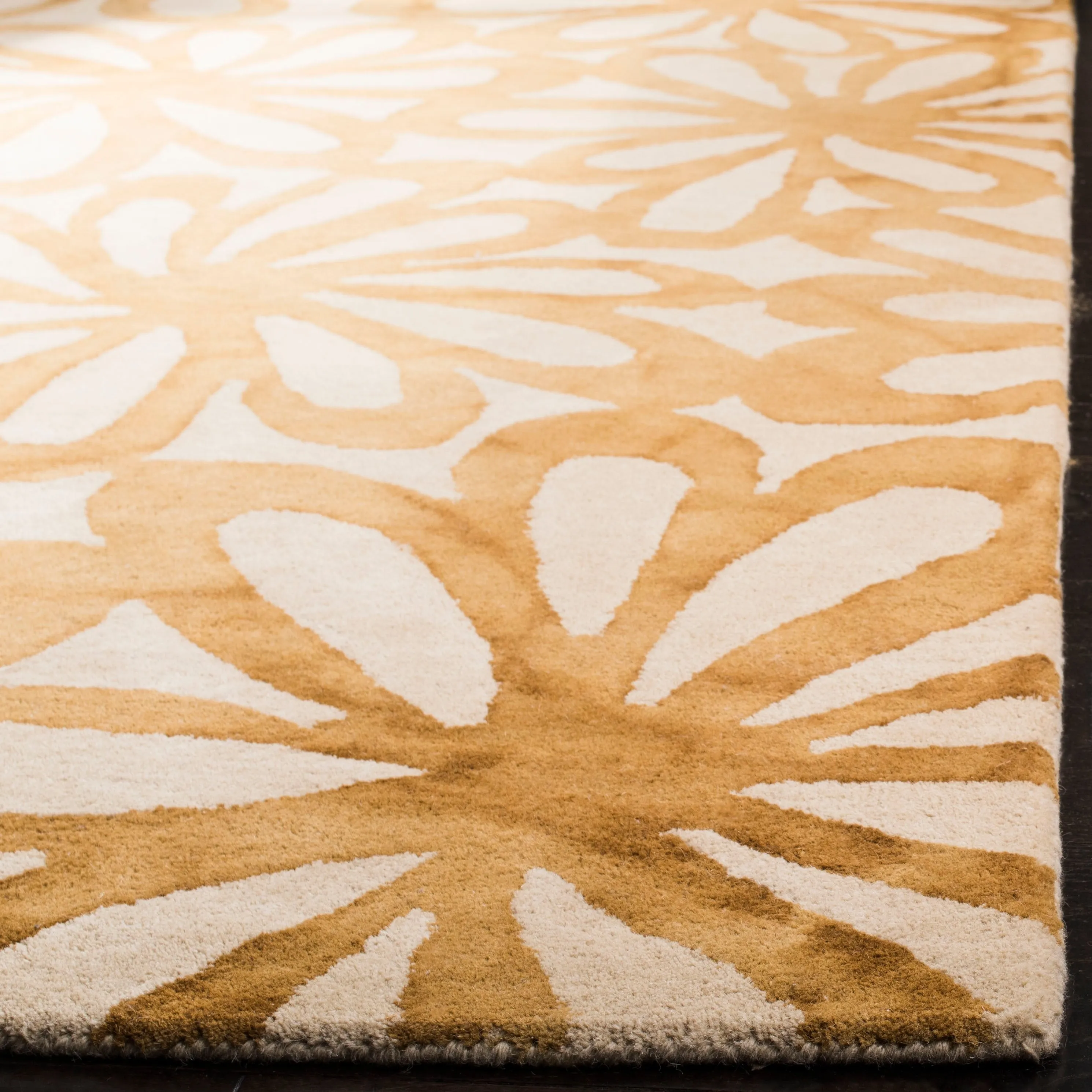 SAFAVIEH Handmade Dip Dye Maze Floral Watercolor Wool Rug