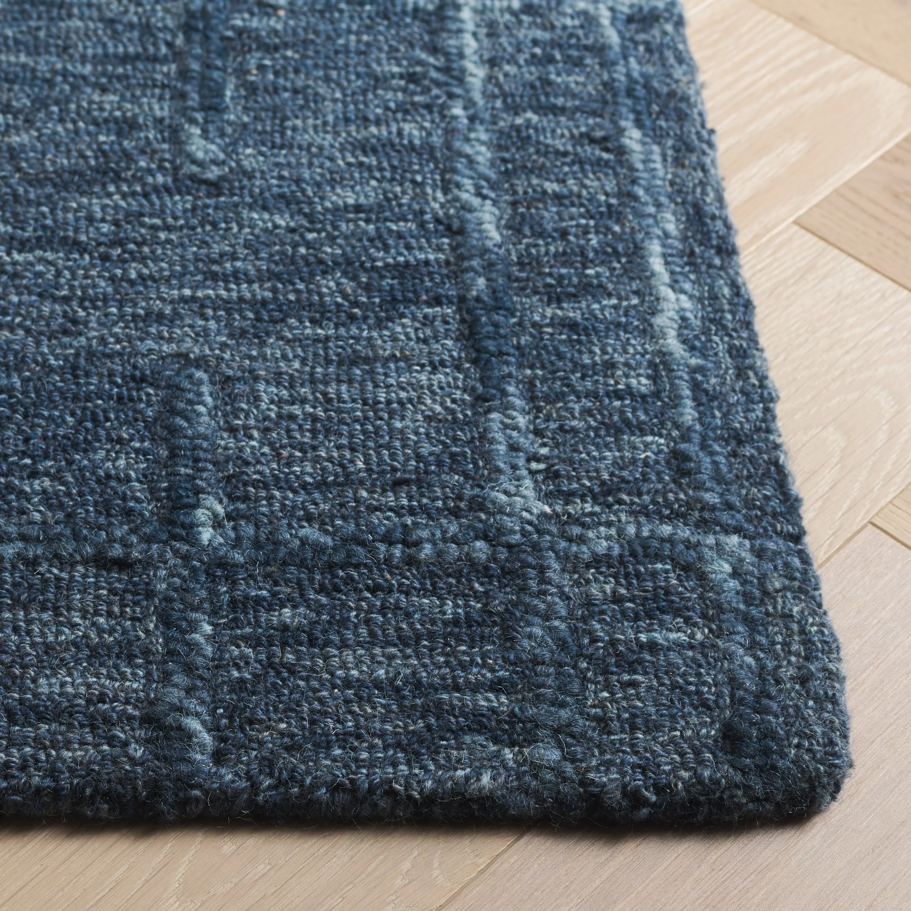 SAFAVIEH Handmade Ebony Agostina Modern & Contemporary Wool Rug