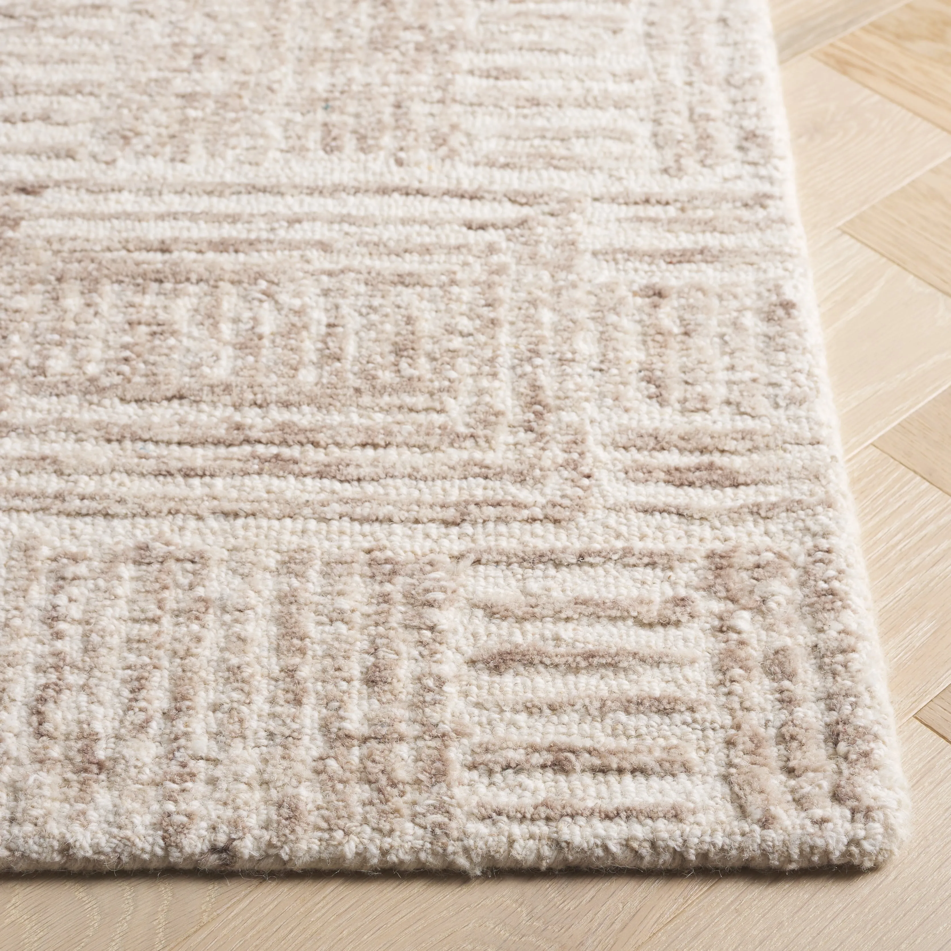 SAFAVIEH Handmade Ebony Daniella Modern & Contemporary Wool Rug